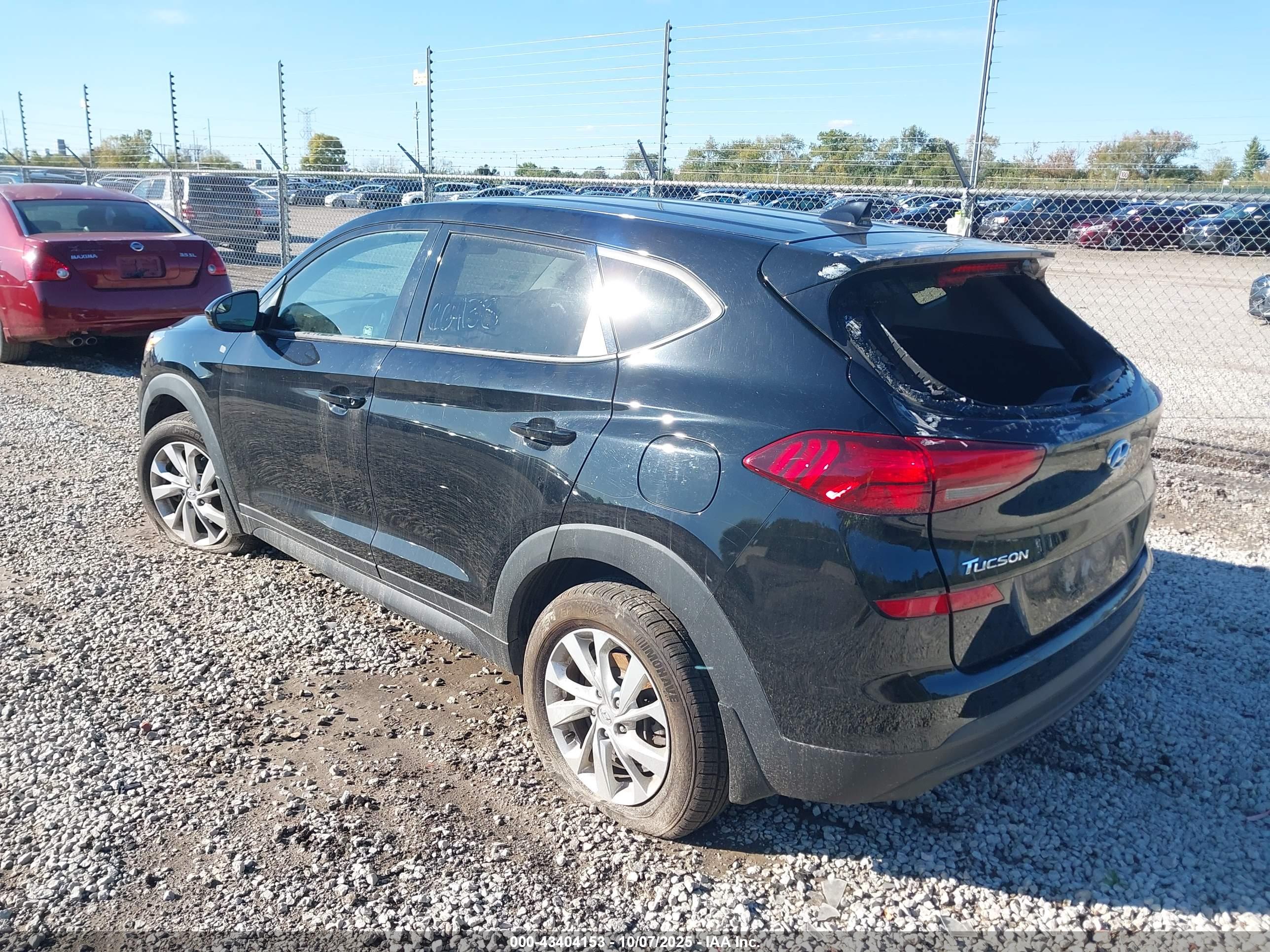 HYUNDAI TUCSON image 3