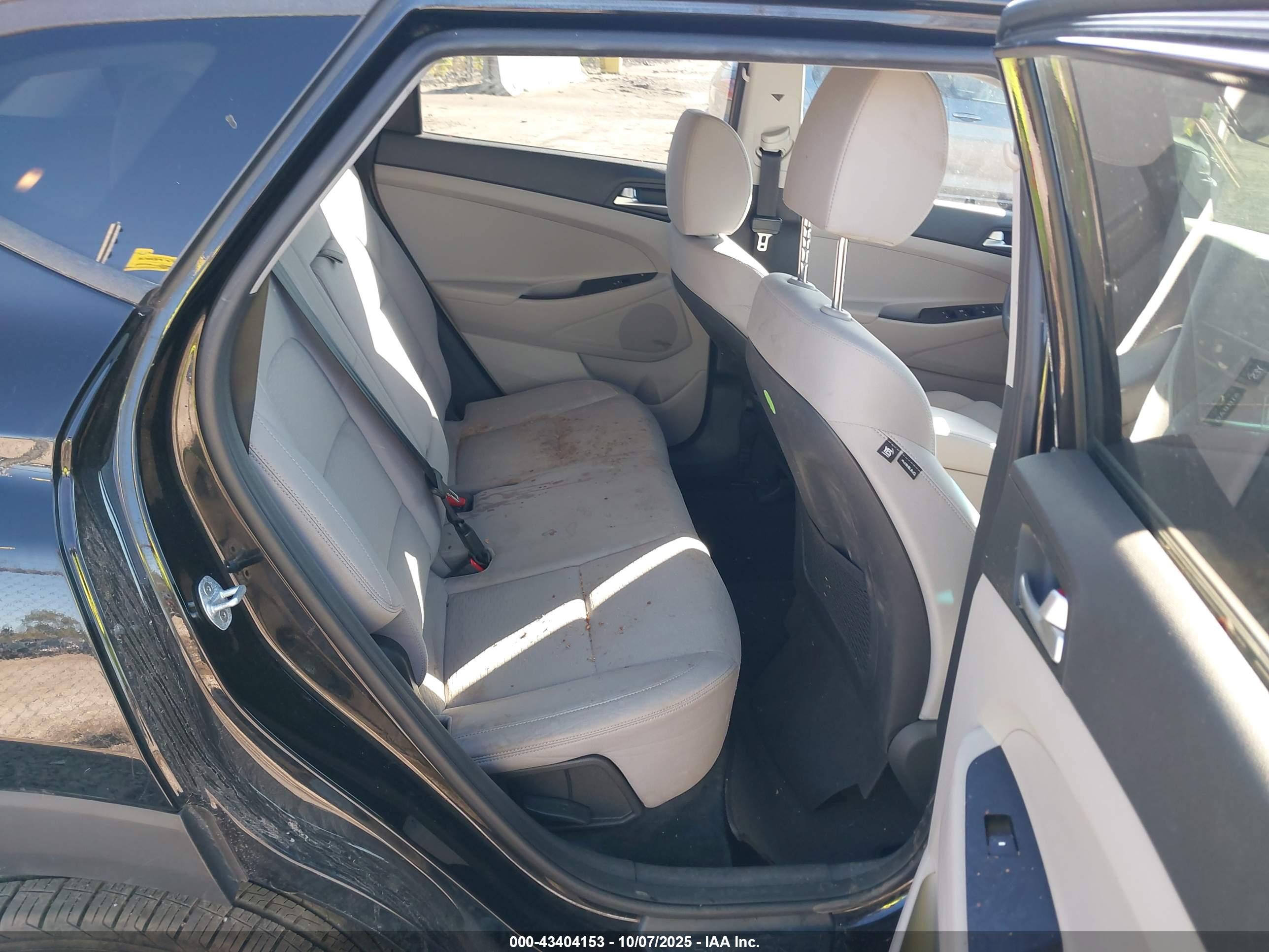 HYUNDAI TUCSON image 8