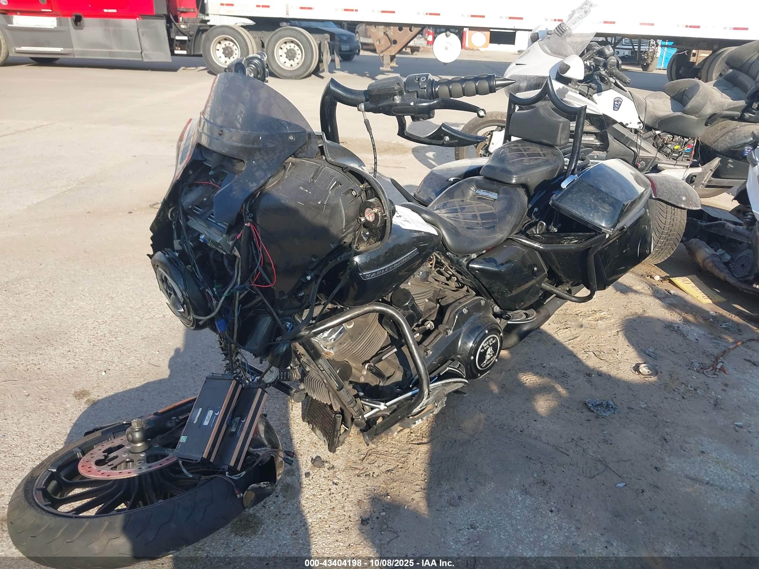 HARLEY-DAVIDSON FLHXS image 2