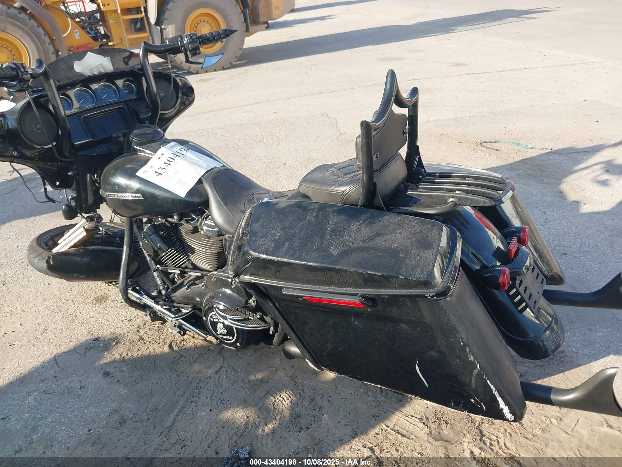 HARLEY-DAVIDSON FLHXS image 3