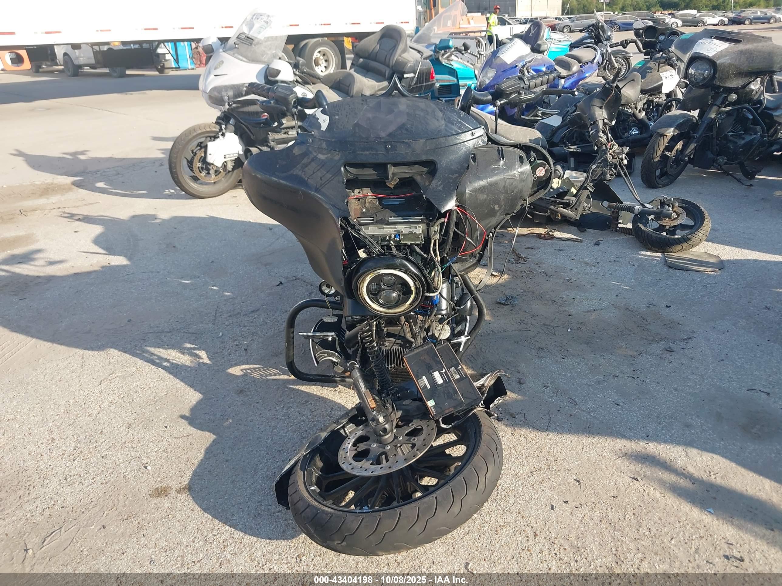 HARLEY-DAVIDSON FLHXS image 5