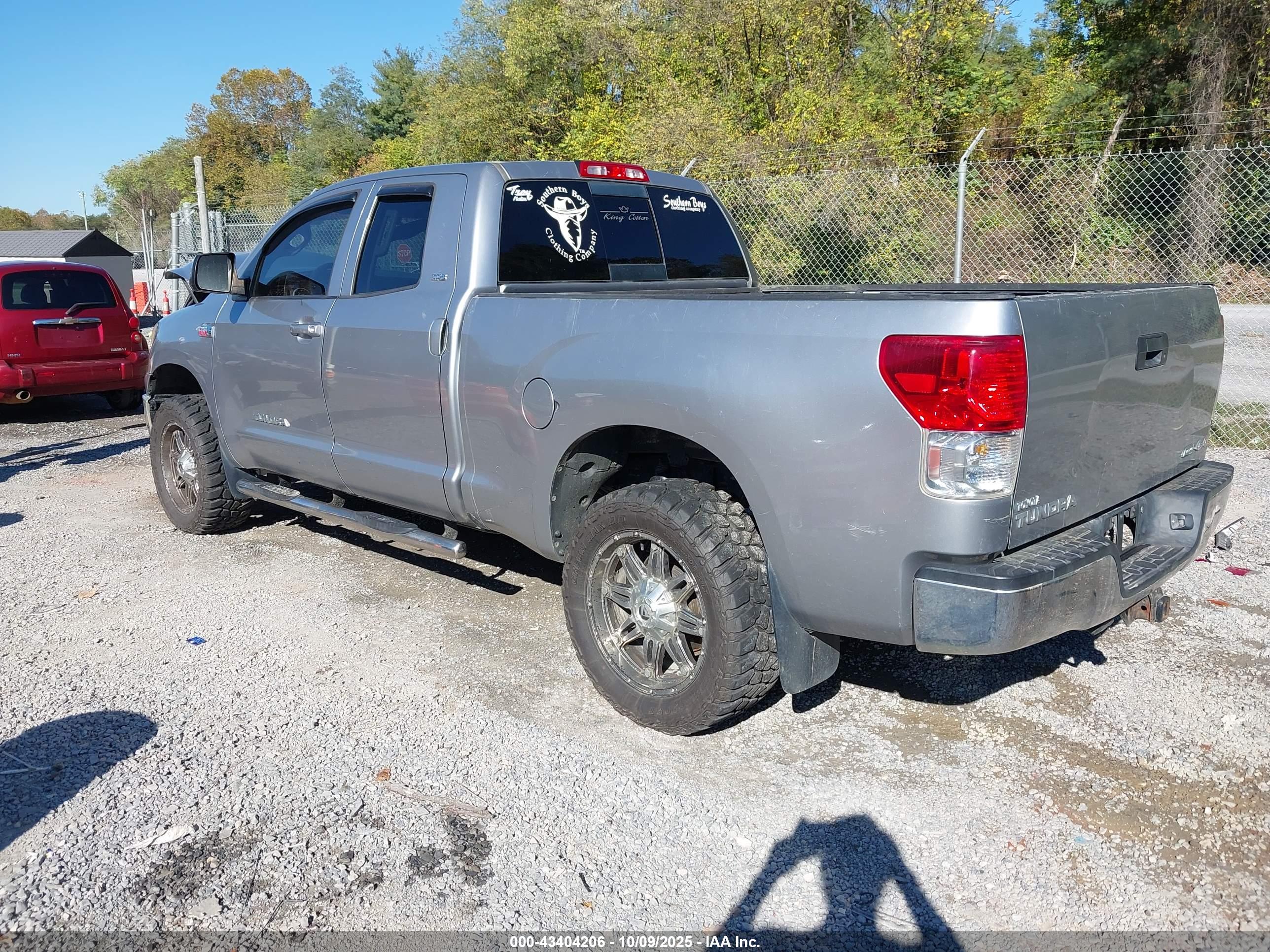TOYOTA TUNDRA image 3