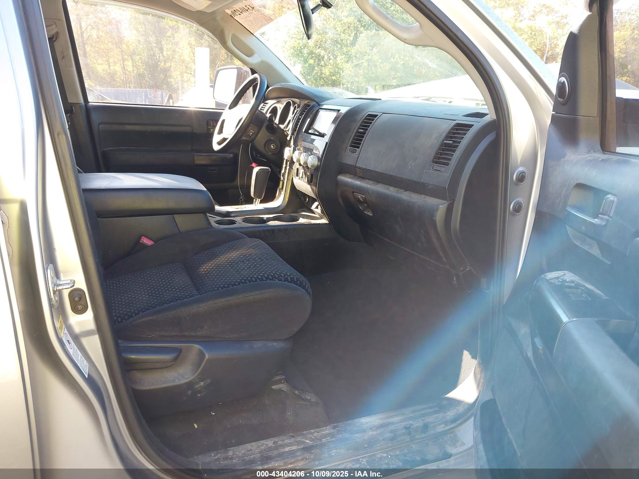 TOYOTA TUNDRA image 5