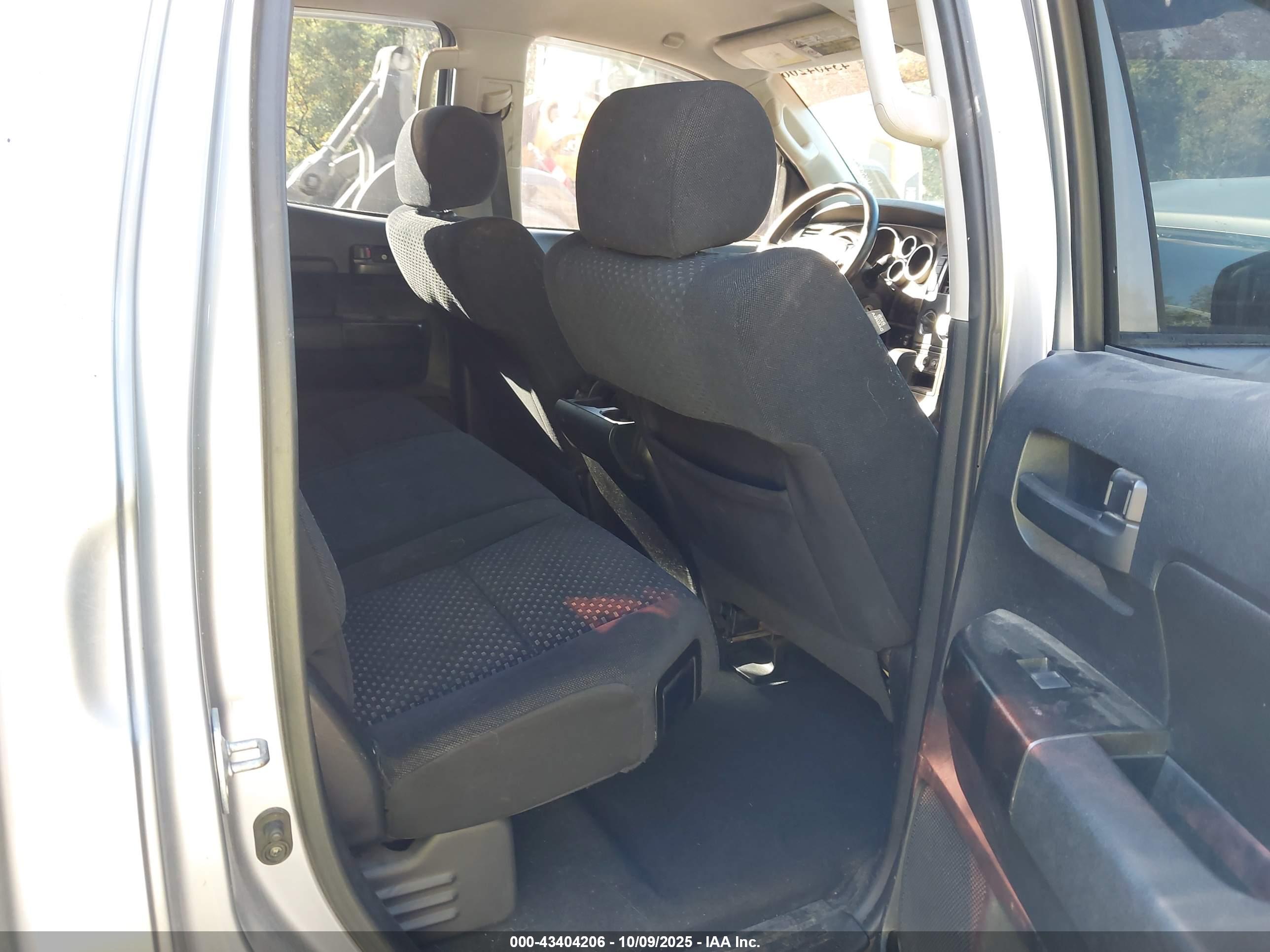 TOYOTA TUNDRA image 8