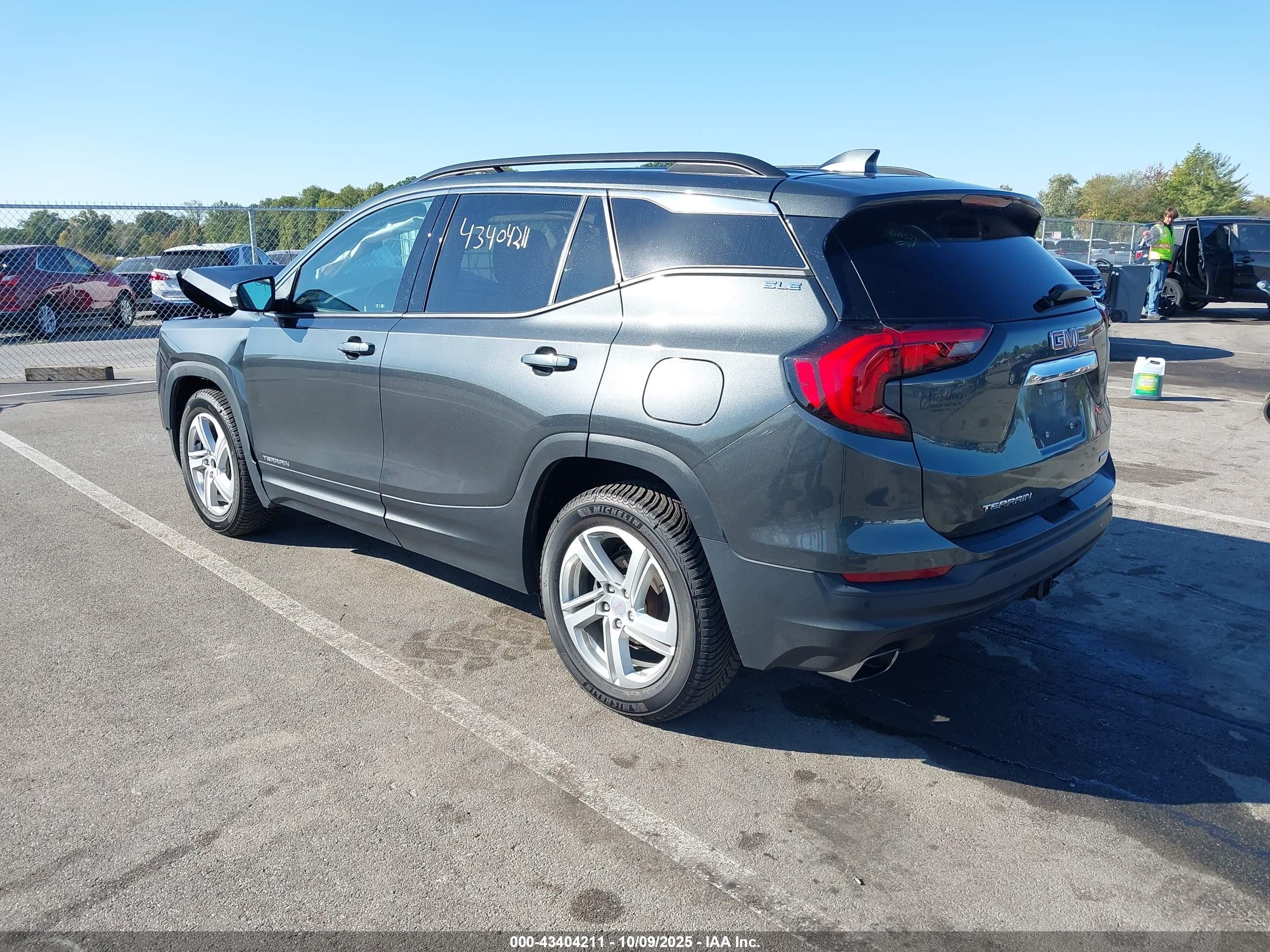 GMC TERRAIN image 3