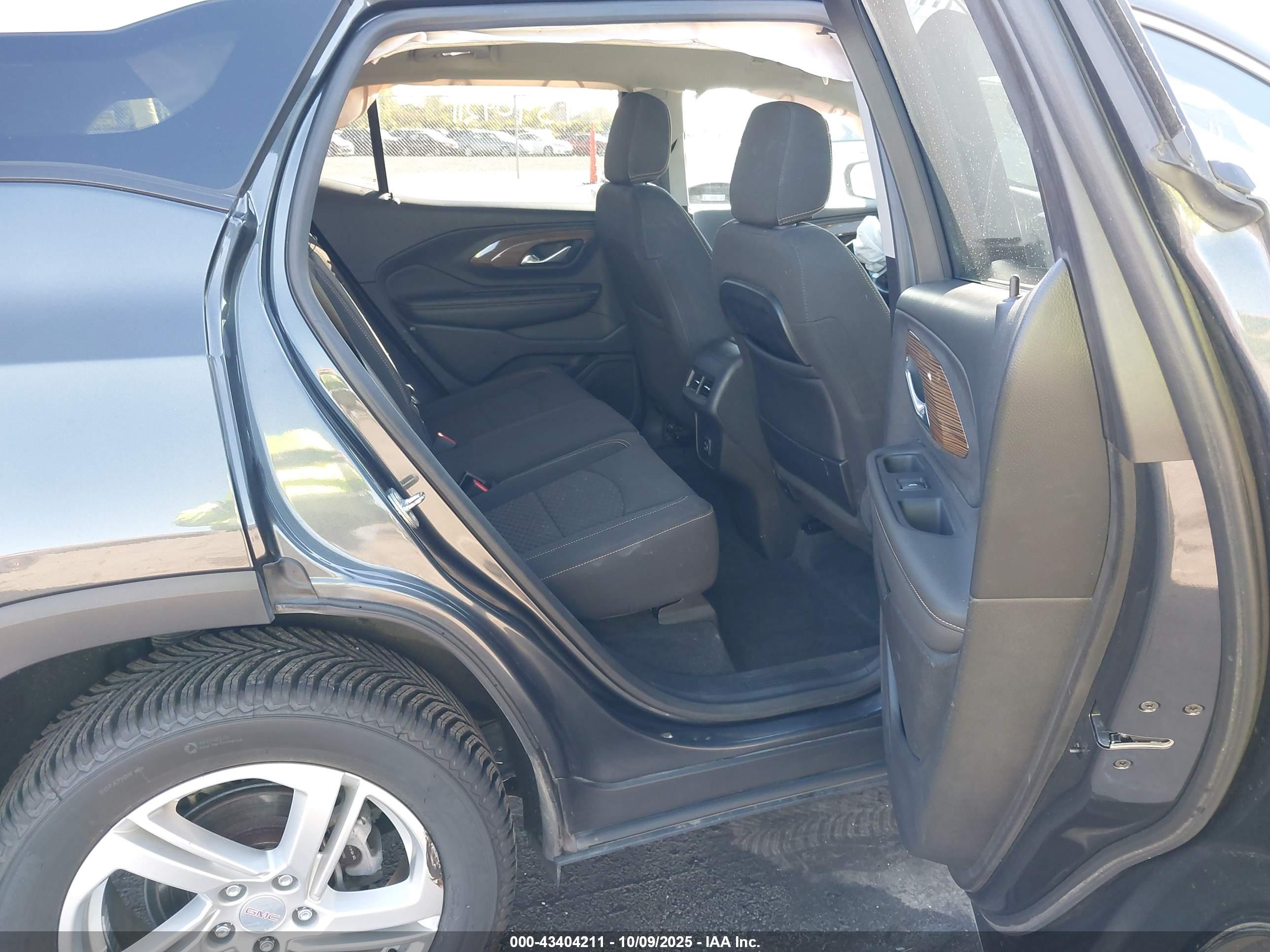 GMC TERRAIN image 8