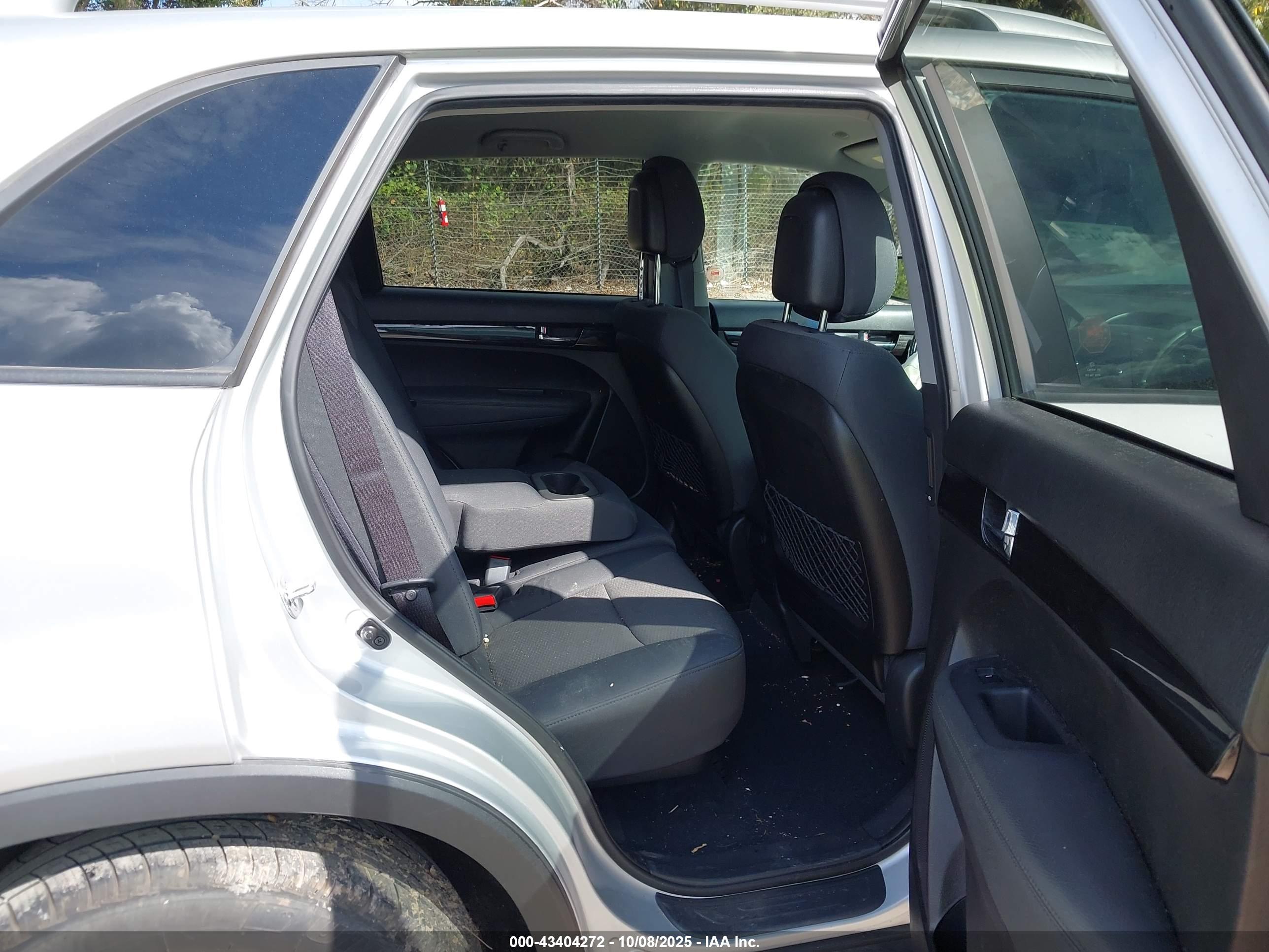 KIA SORENTO image 8