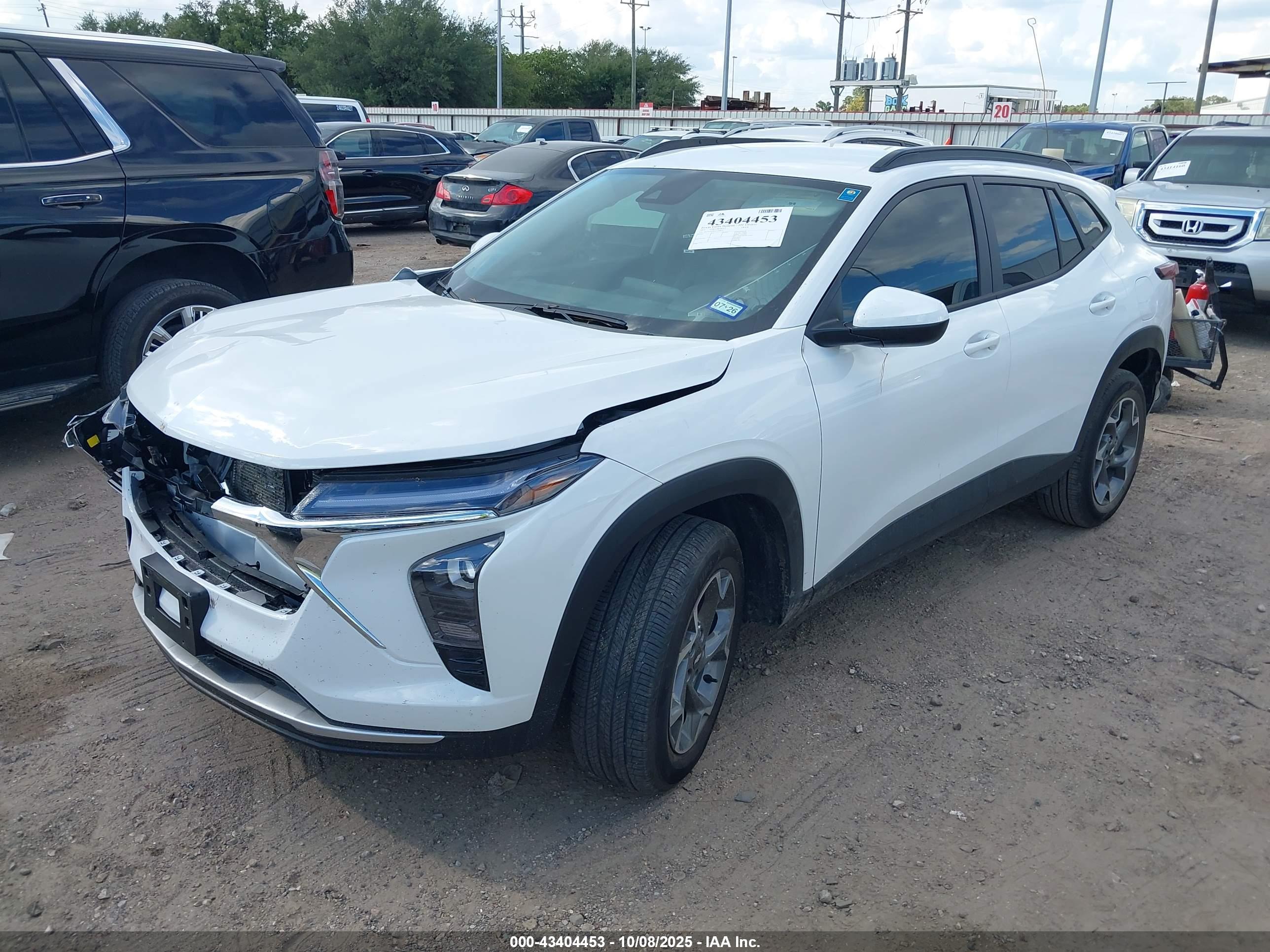 CHEVROLET TRAX image 2