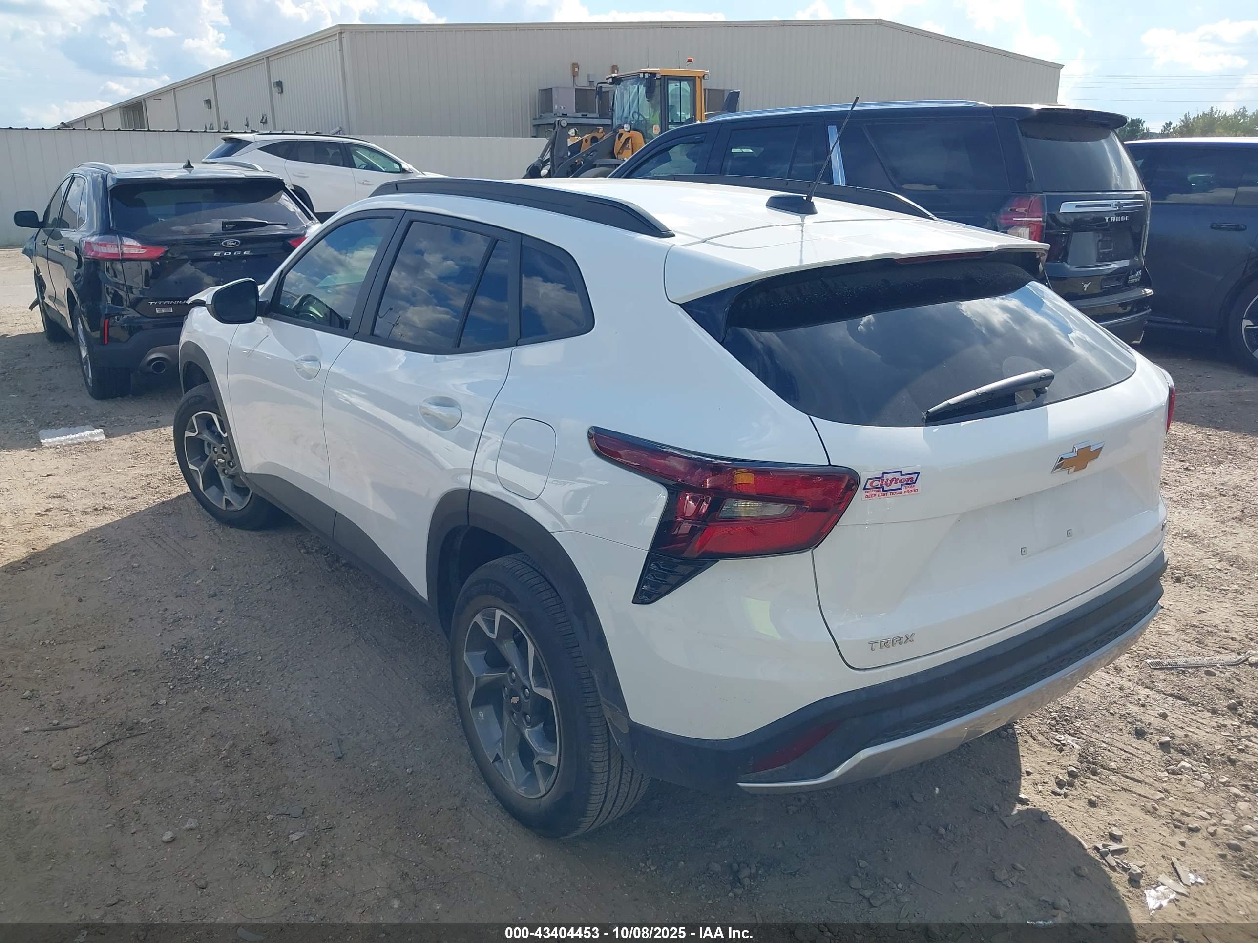 CHEVROLET TRAX image 3