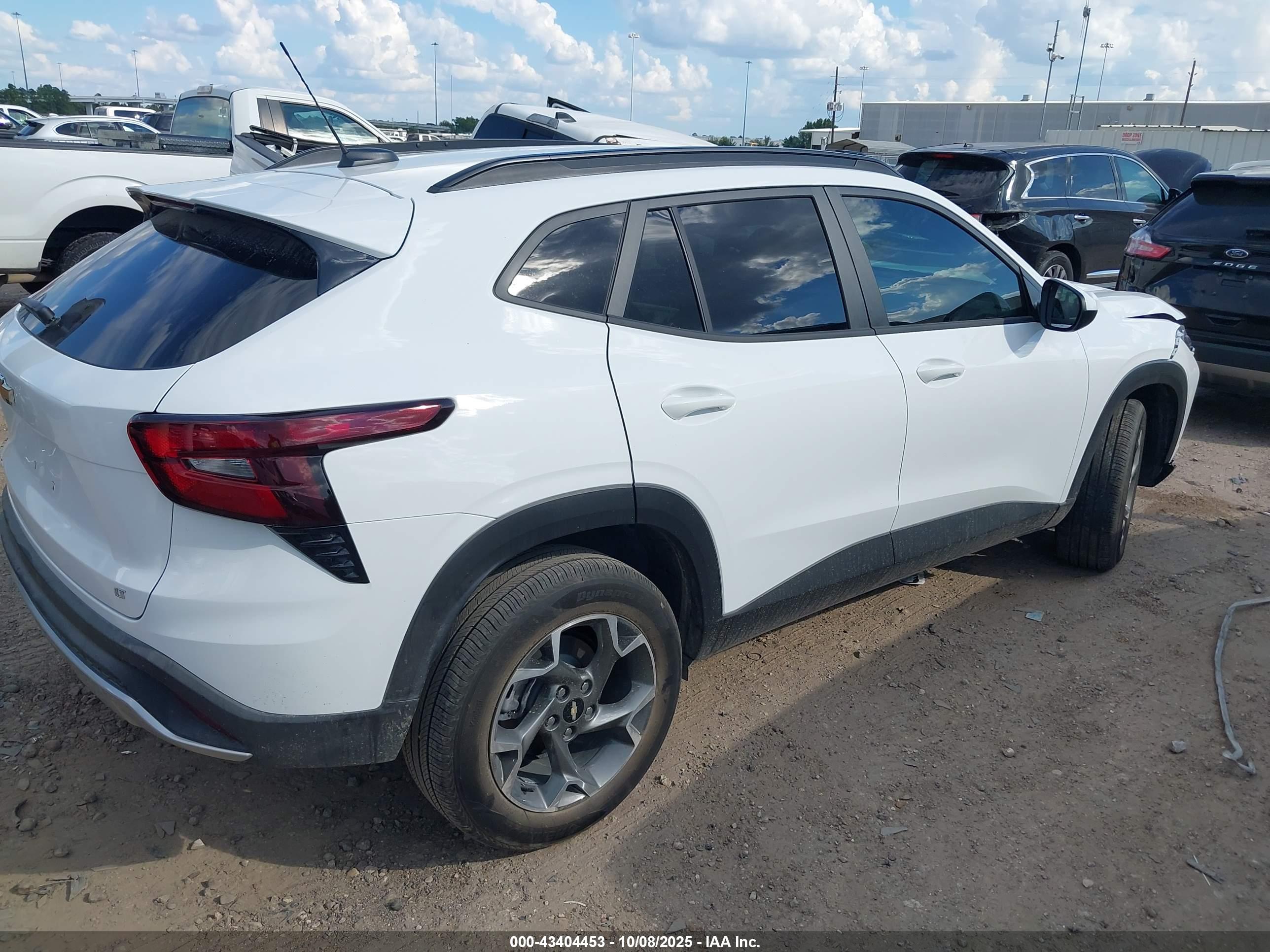 CHEVROLET TRAX image 4