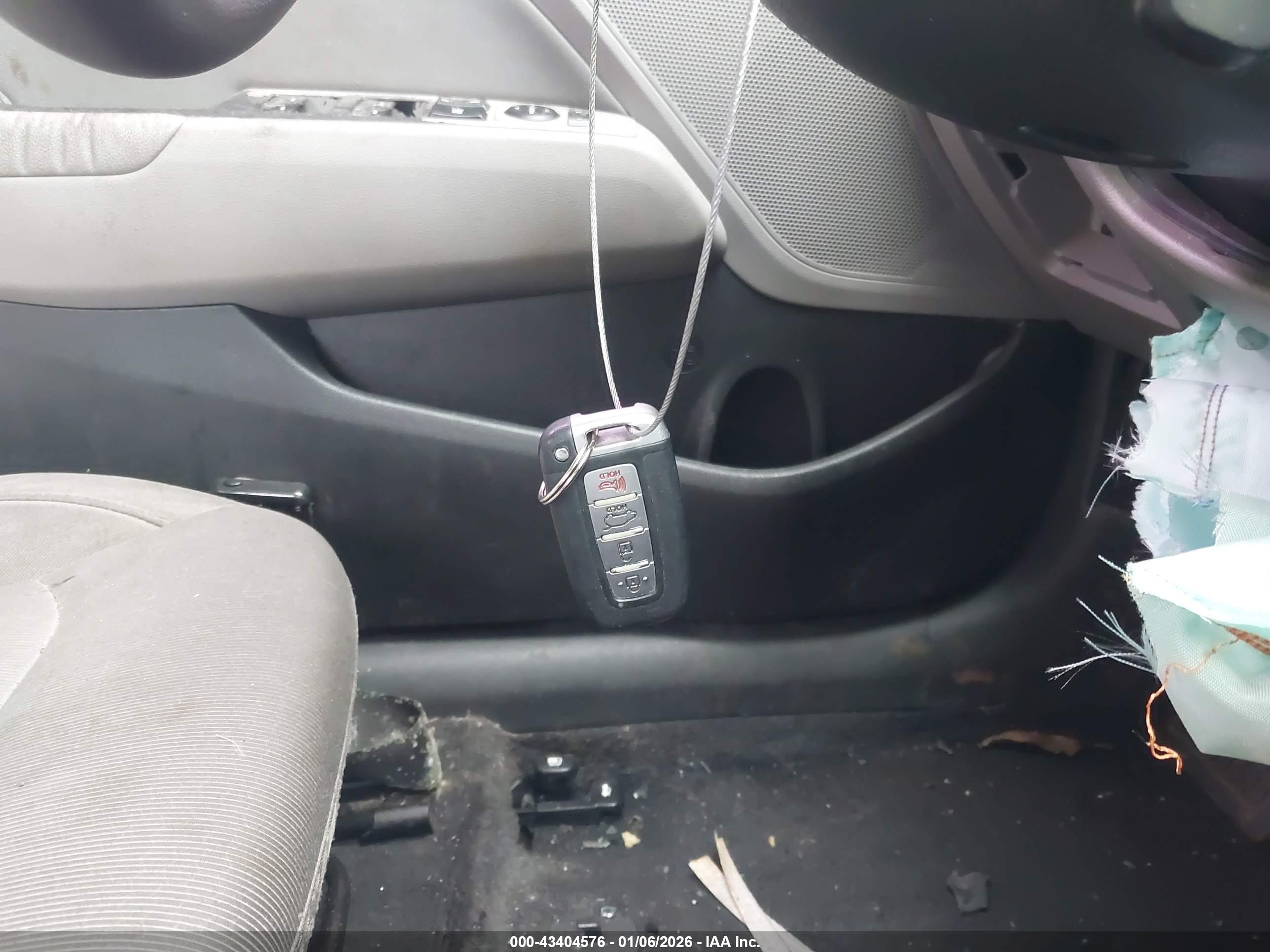 HYUNDAI ELANTRA image 11