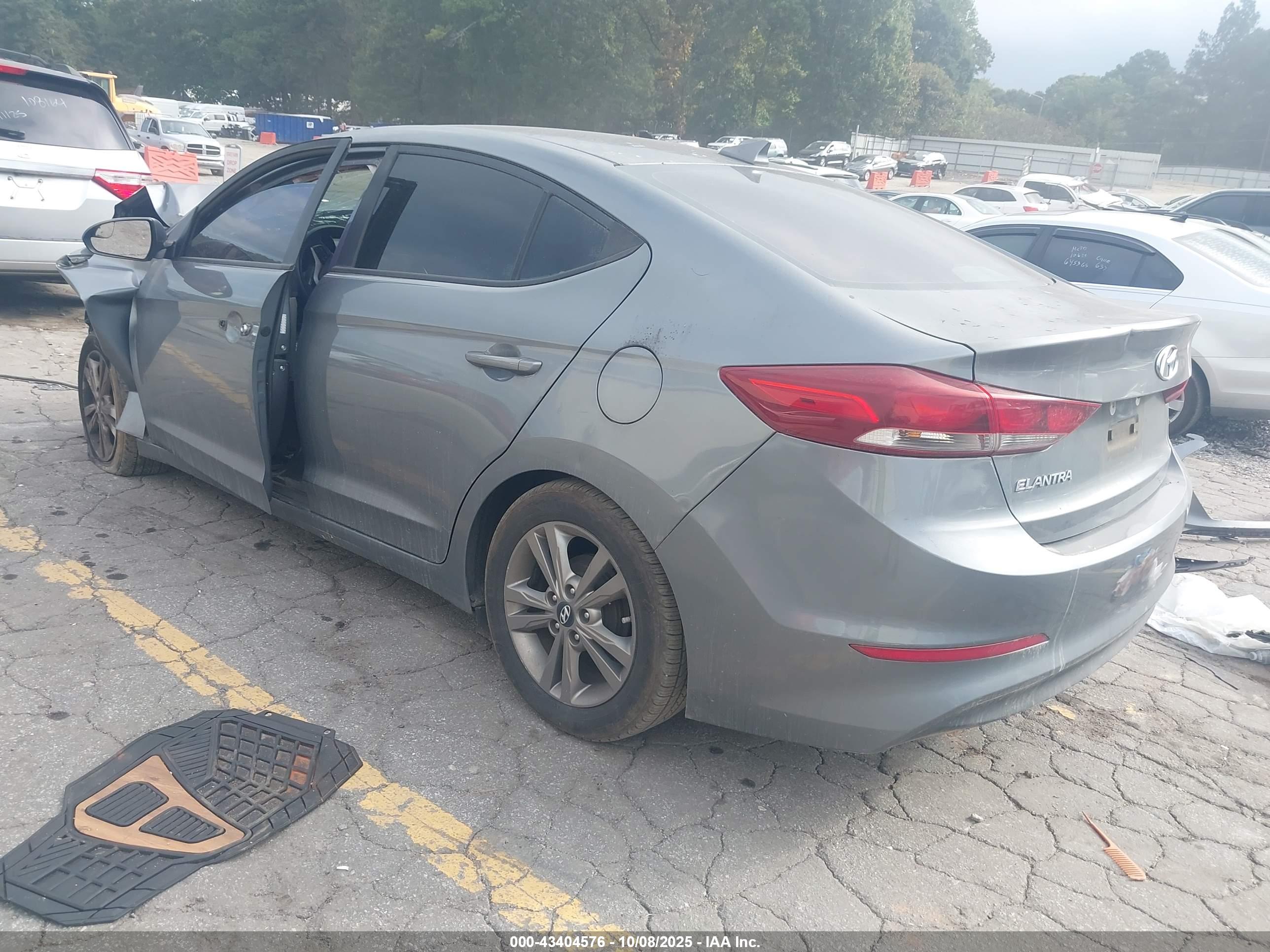 HYUNDAI ELANTRA image 3