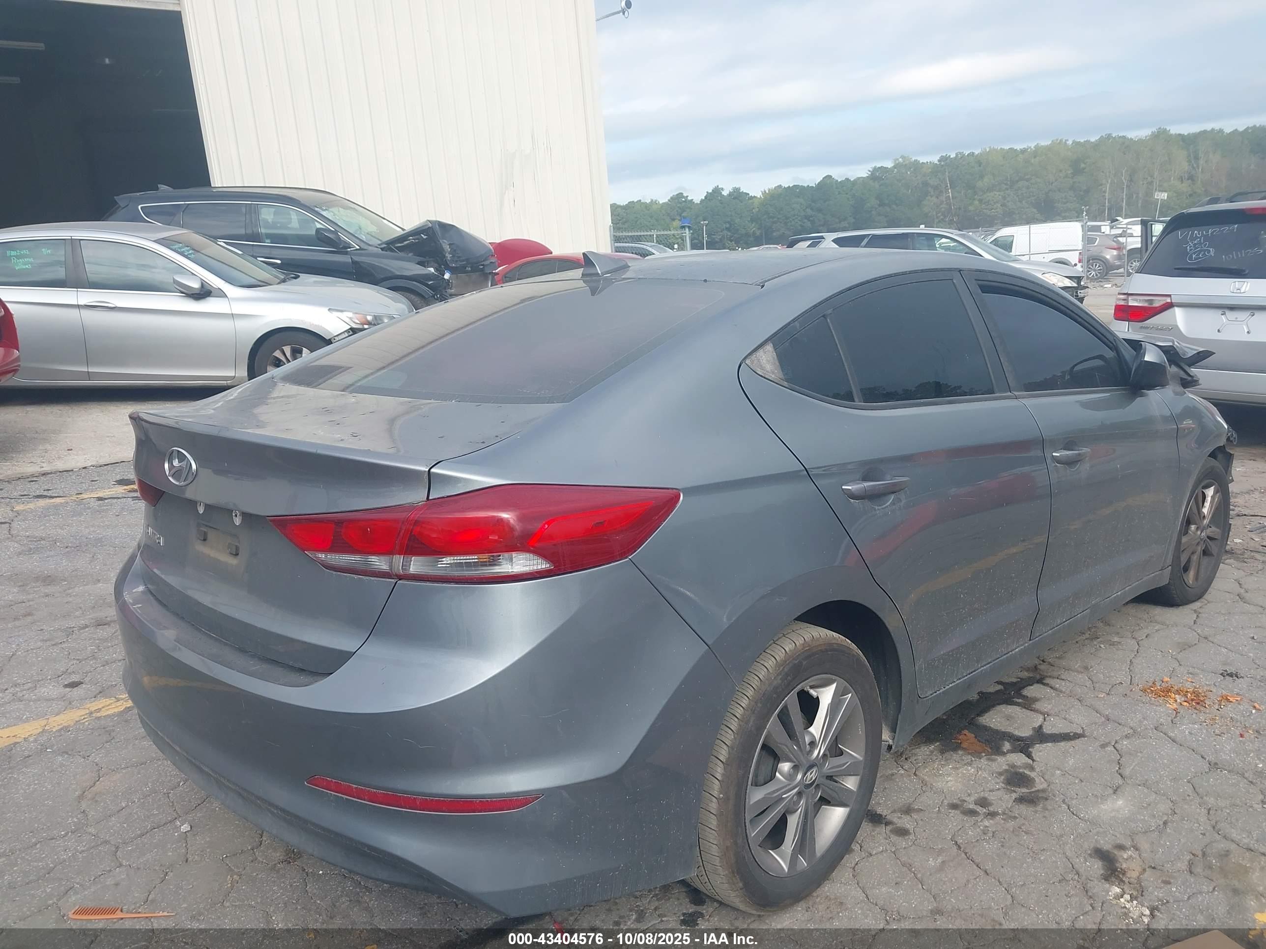 HYUNDAI ELANTRA image 4