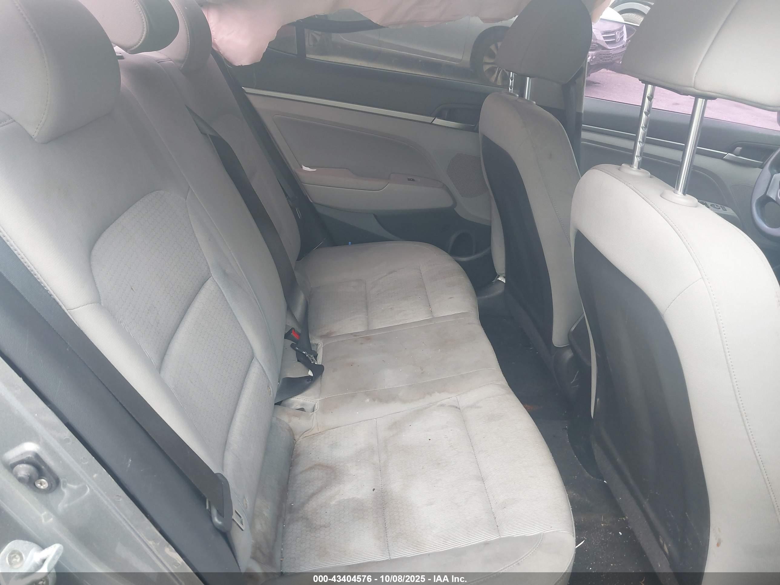 HYUNDAI ELANTRA image 8