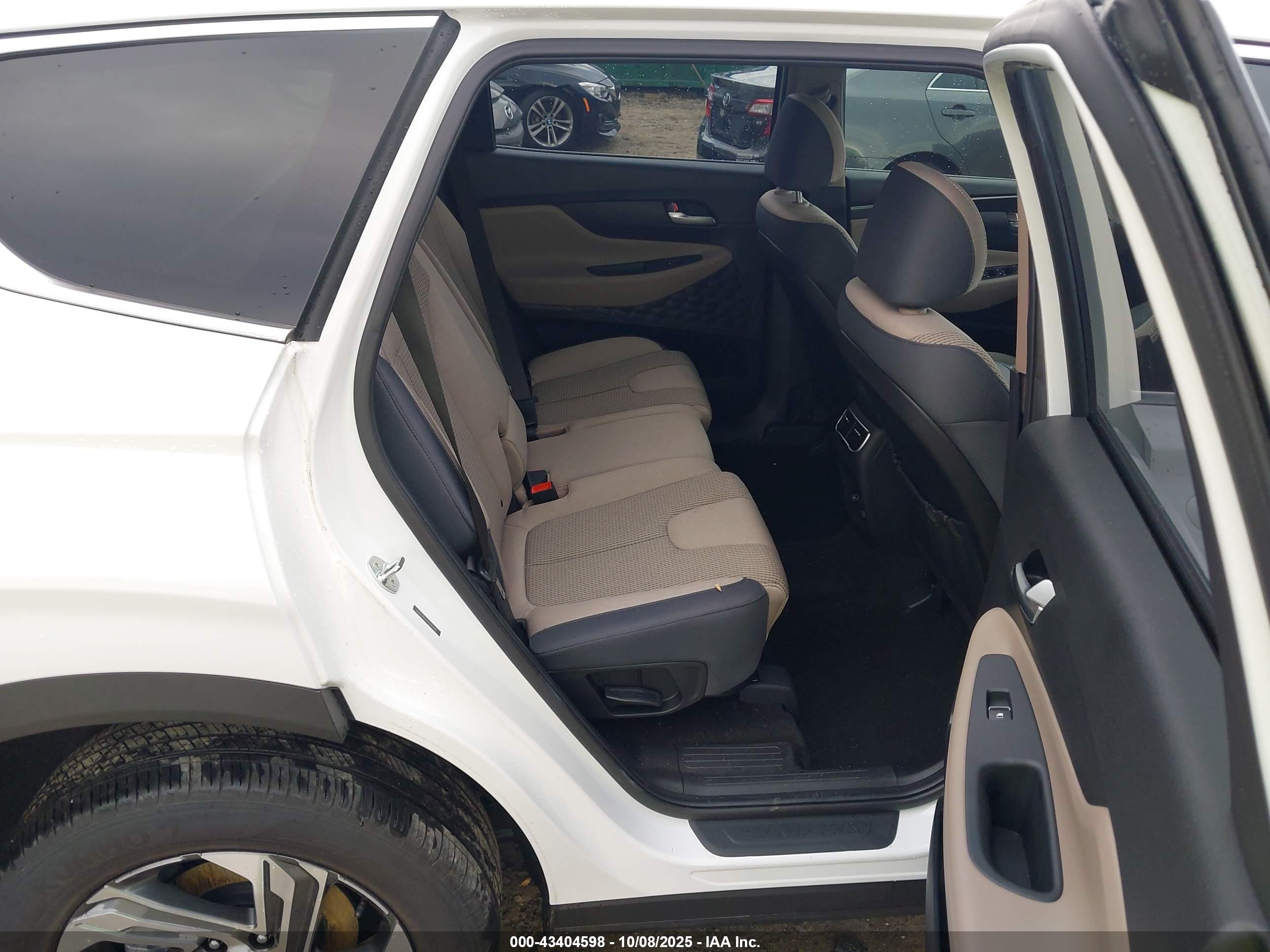 HYUNDAI SANTA image 8