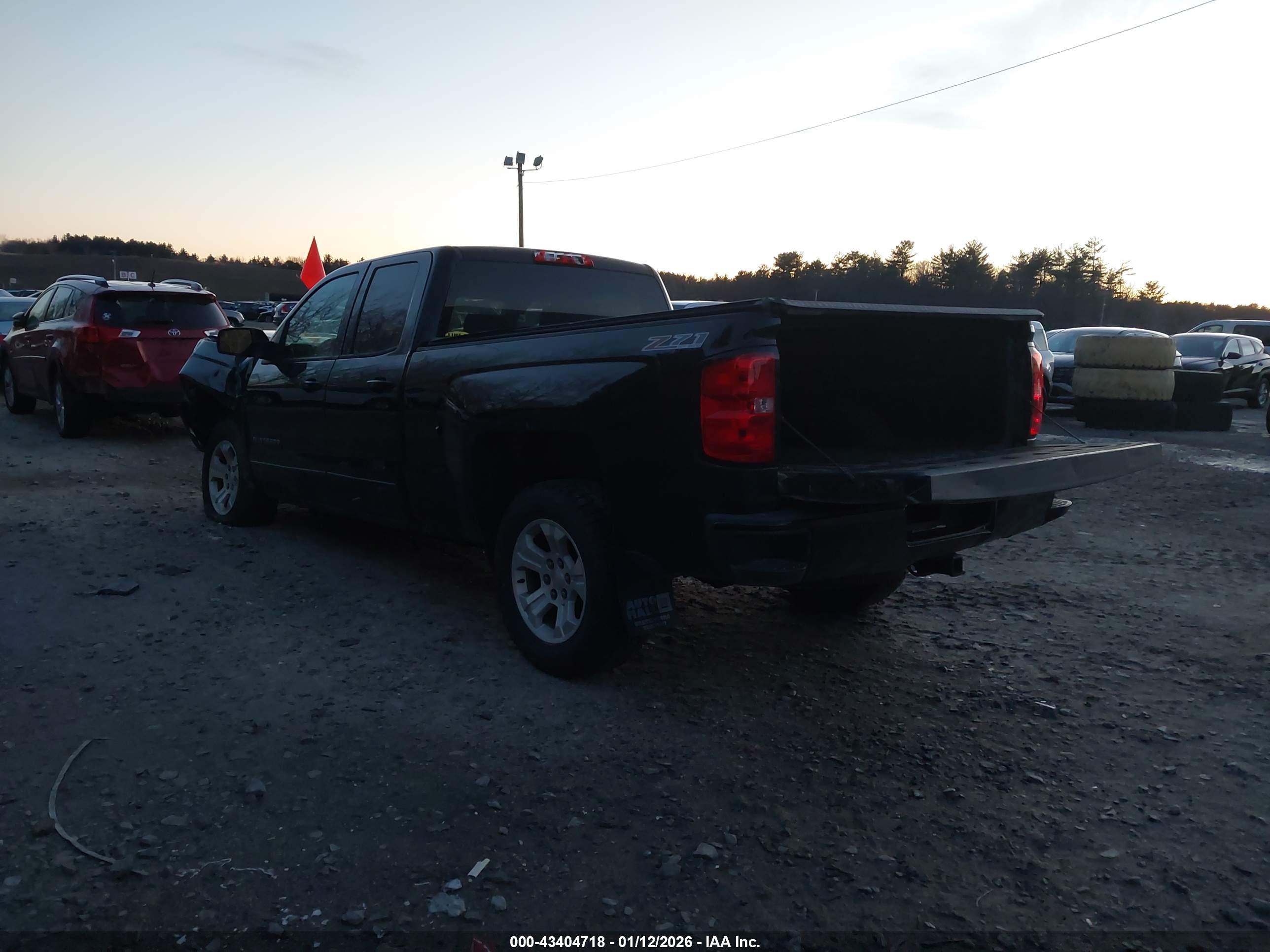 CHEVROLET SILVERADO image 3