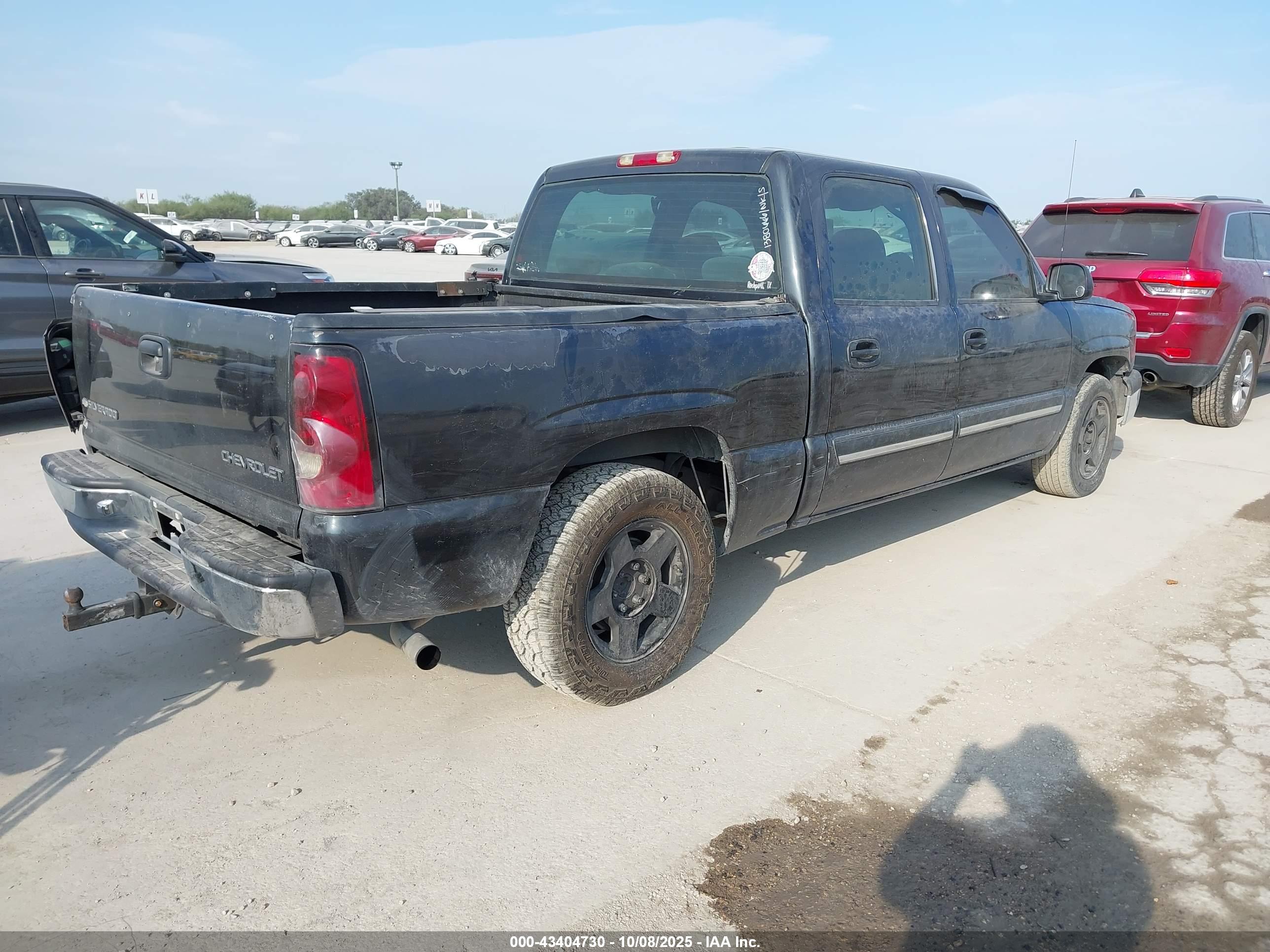 CHEVROLET SILVERADO image 4