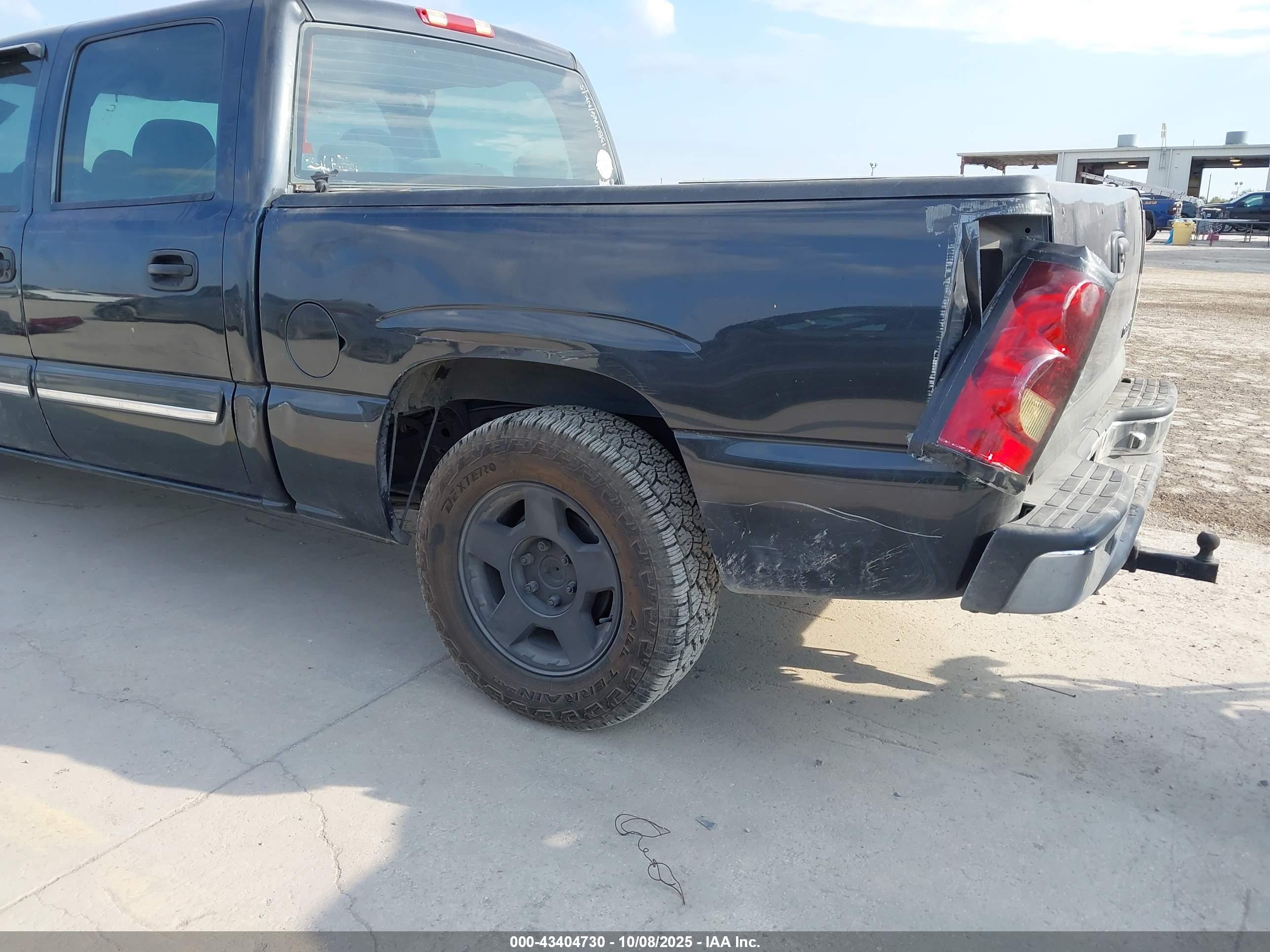 CHEVROLET SILVERADO image 6