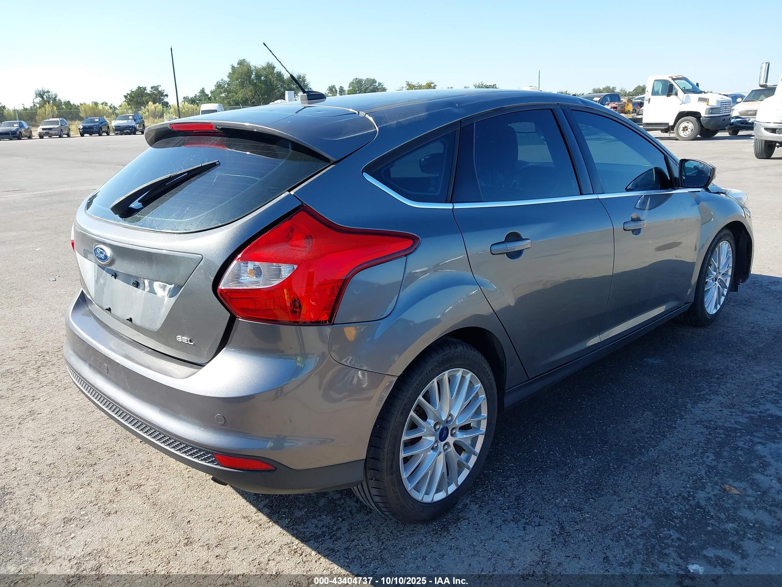 FORD FOCUS image 4