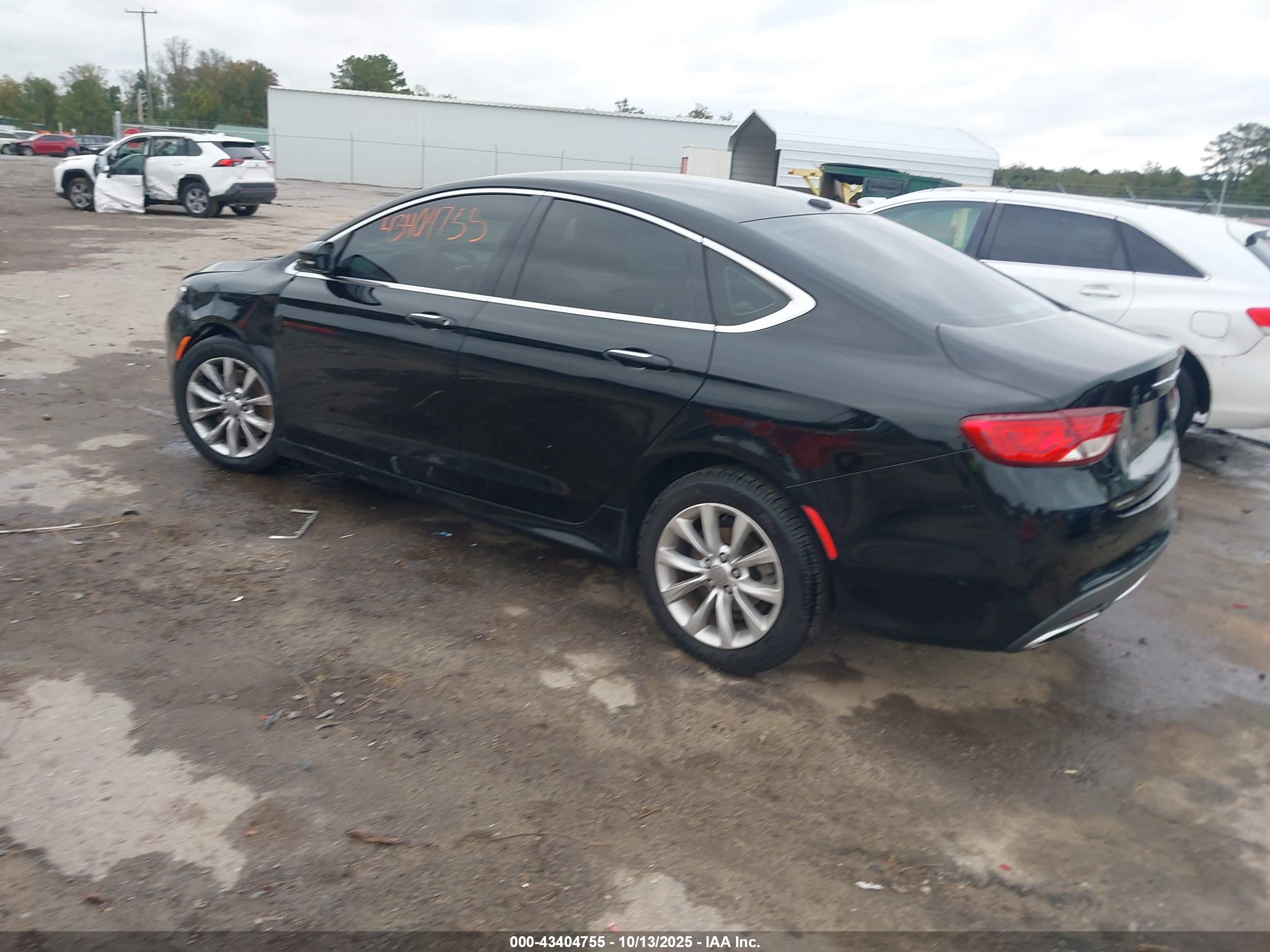 CHRYSLER 200 image 3