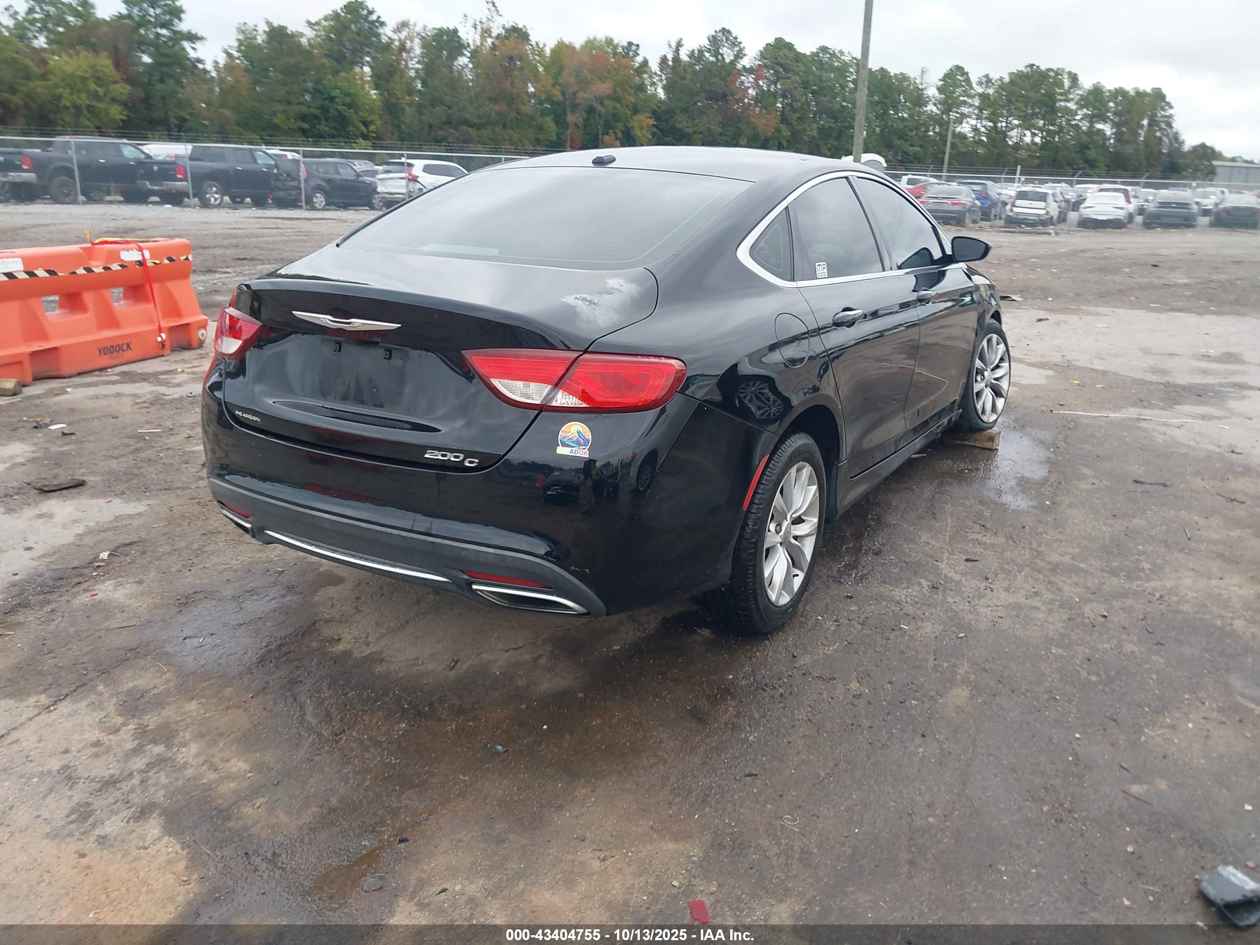 CHRYSLER 200 image 4