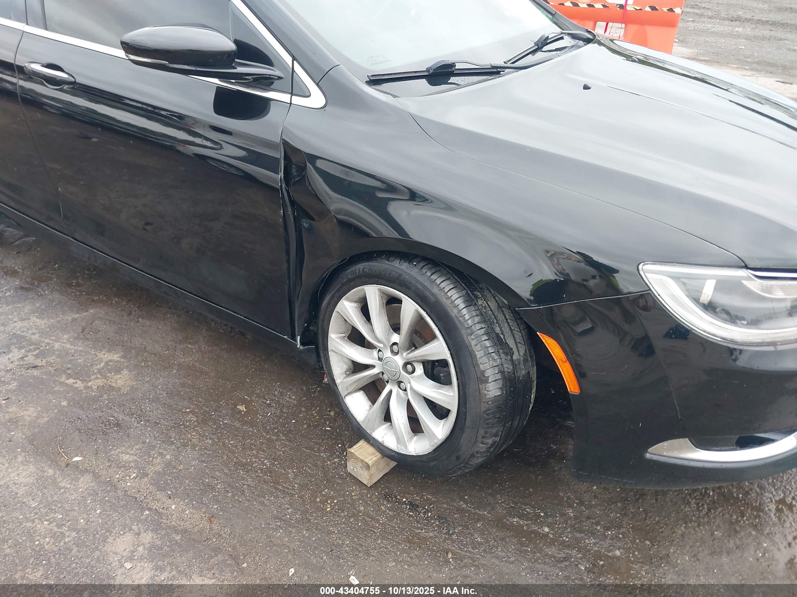 CHRYSLER 200 image 6