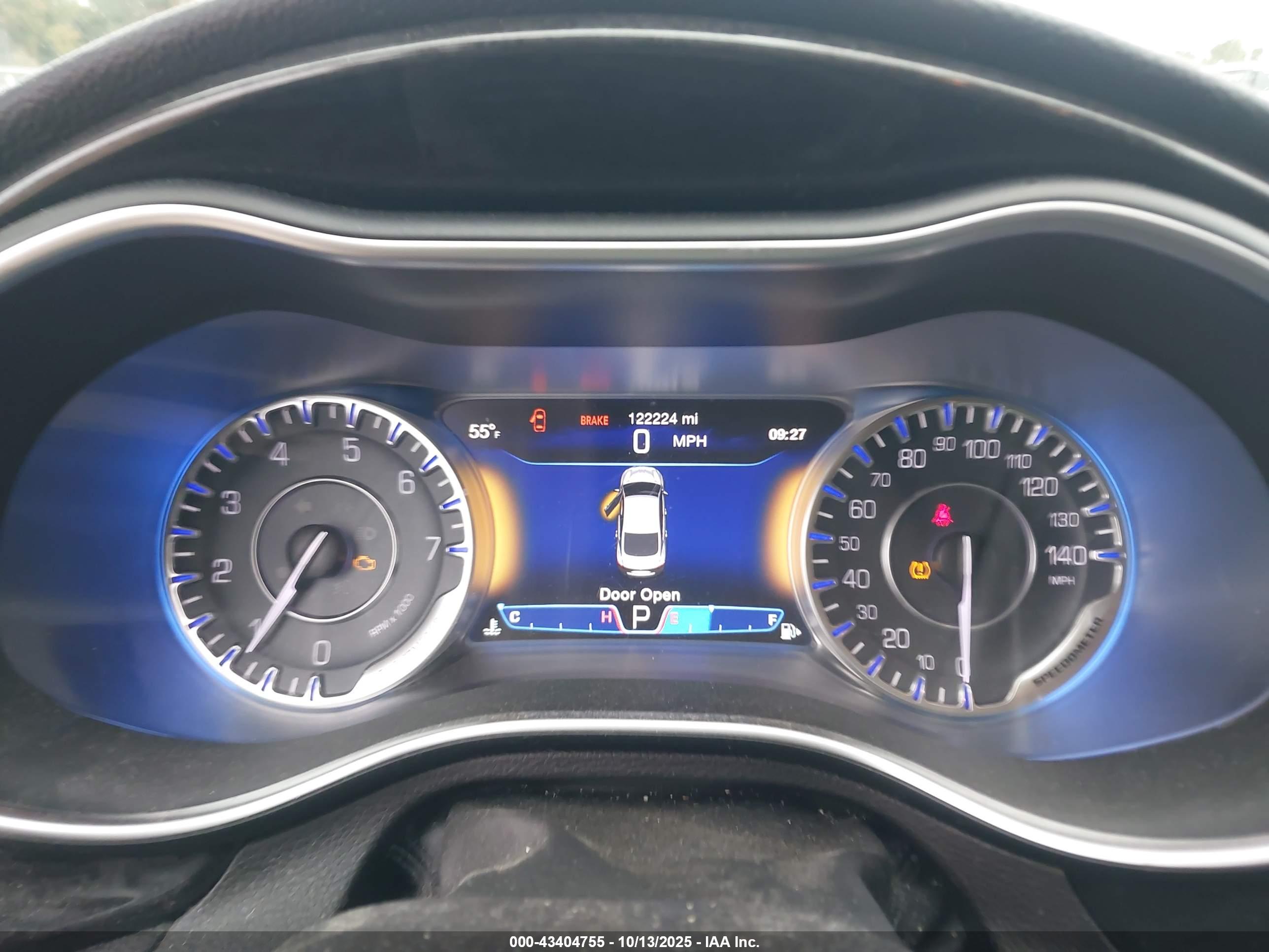 CHRYSLER 200 image 7