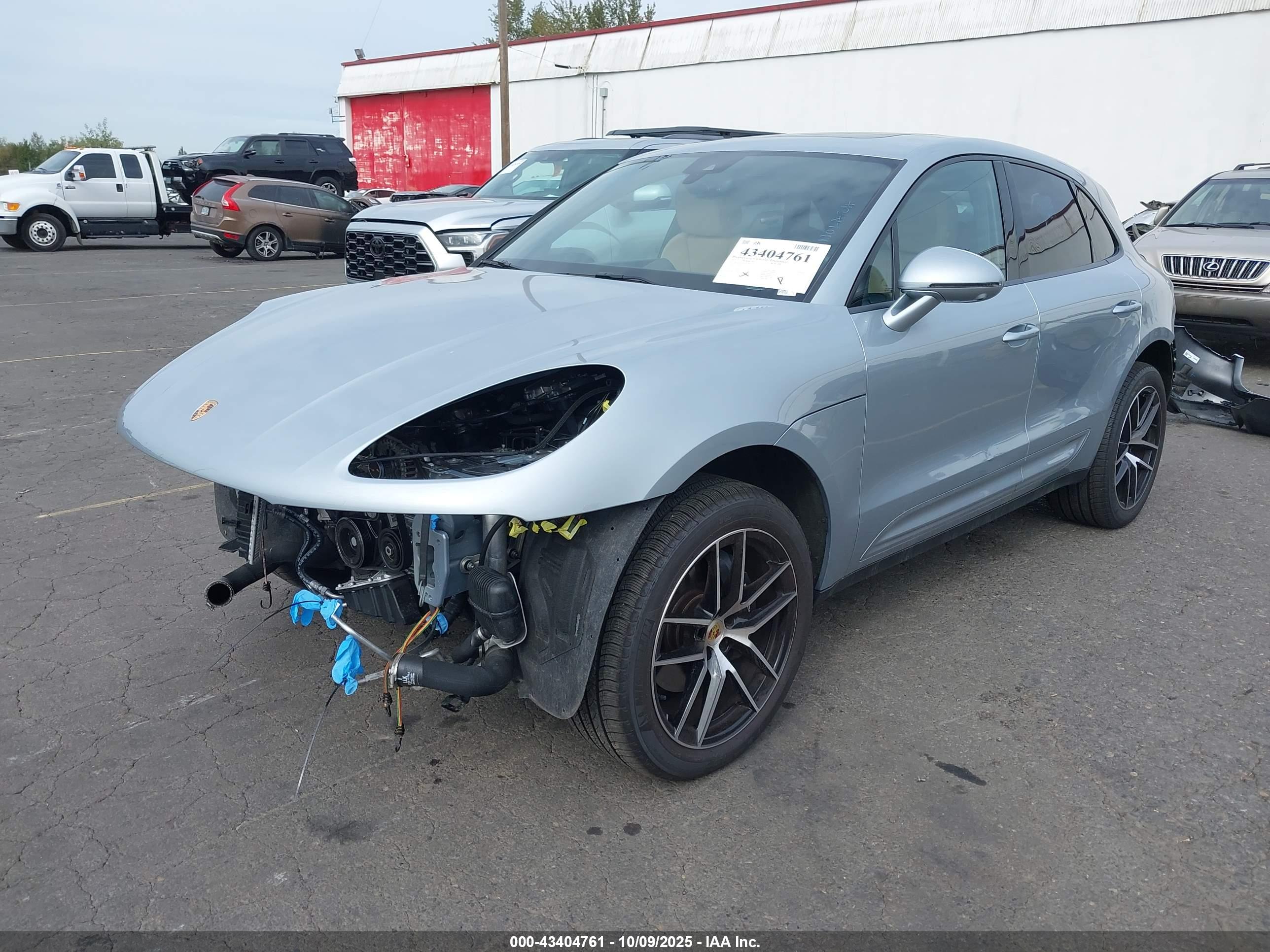 PORSCHE MACAN image 2
