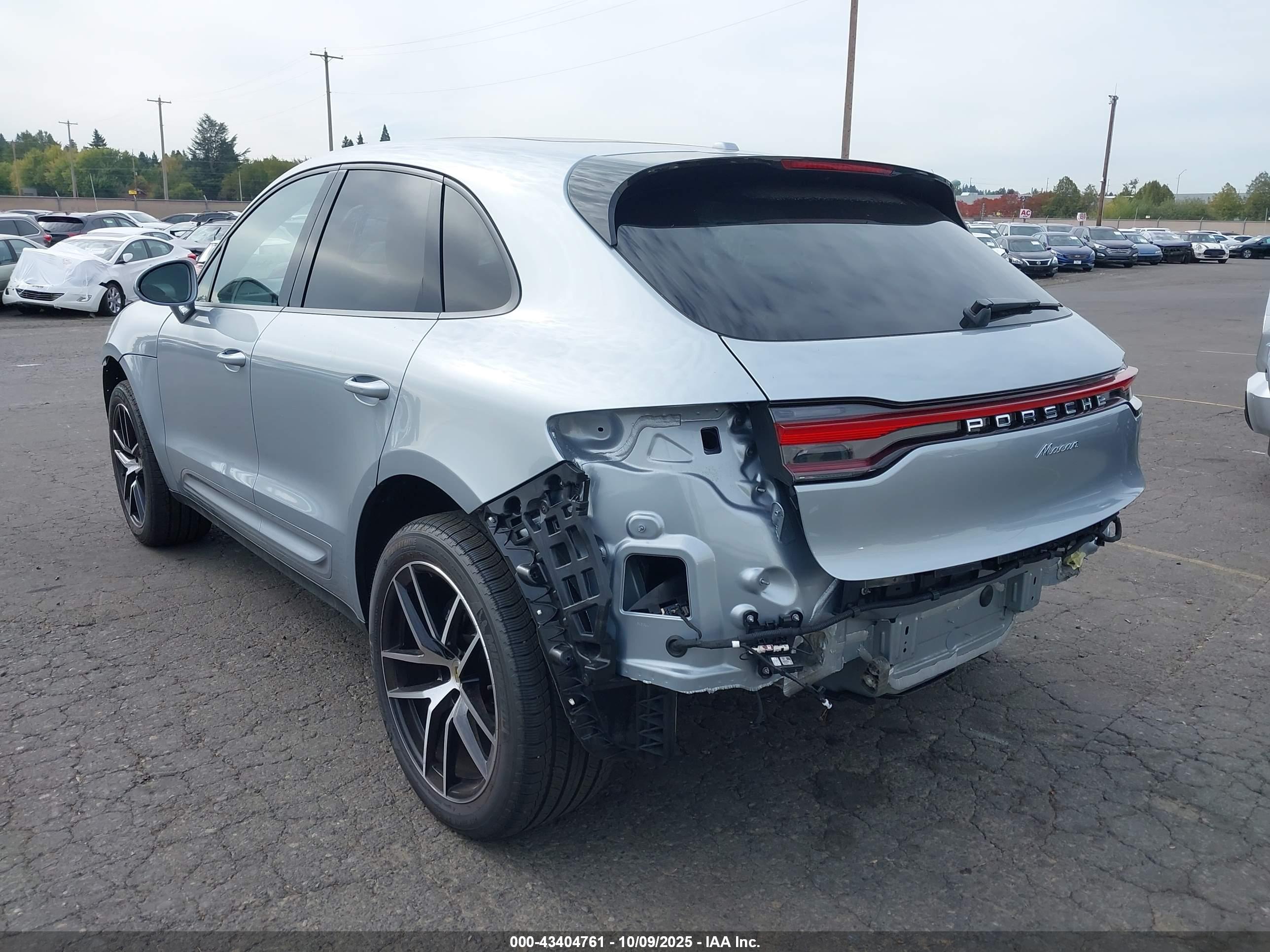 PORSCHE MACAN image 3