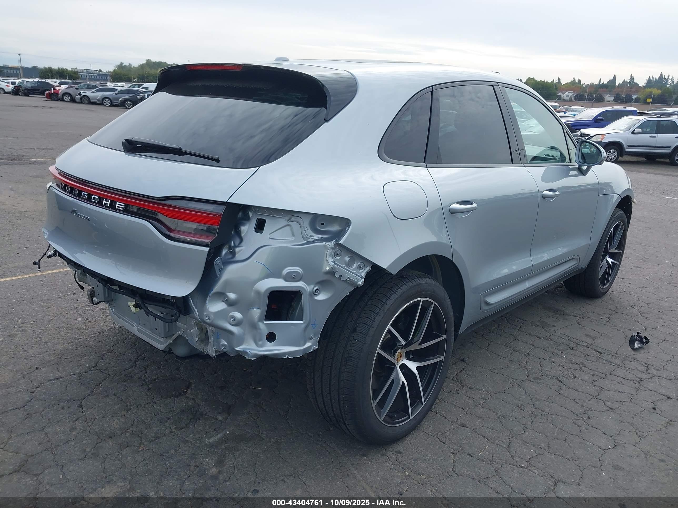 PORSCHE MACAN image 4