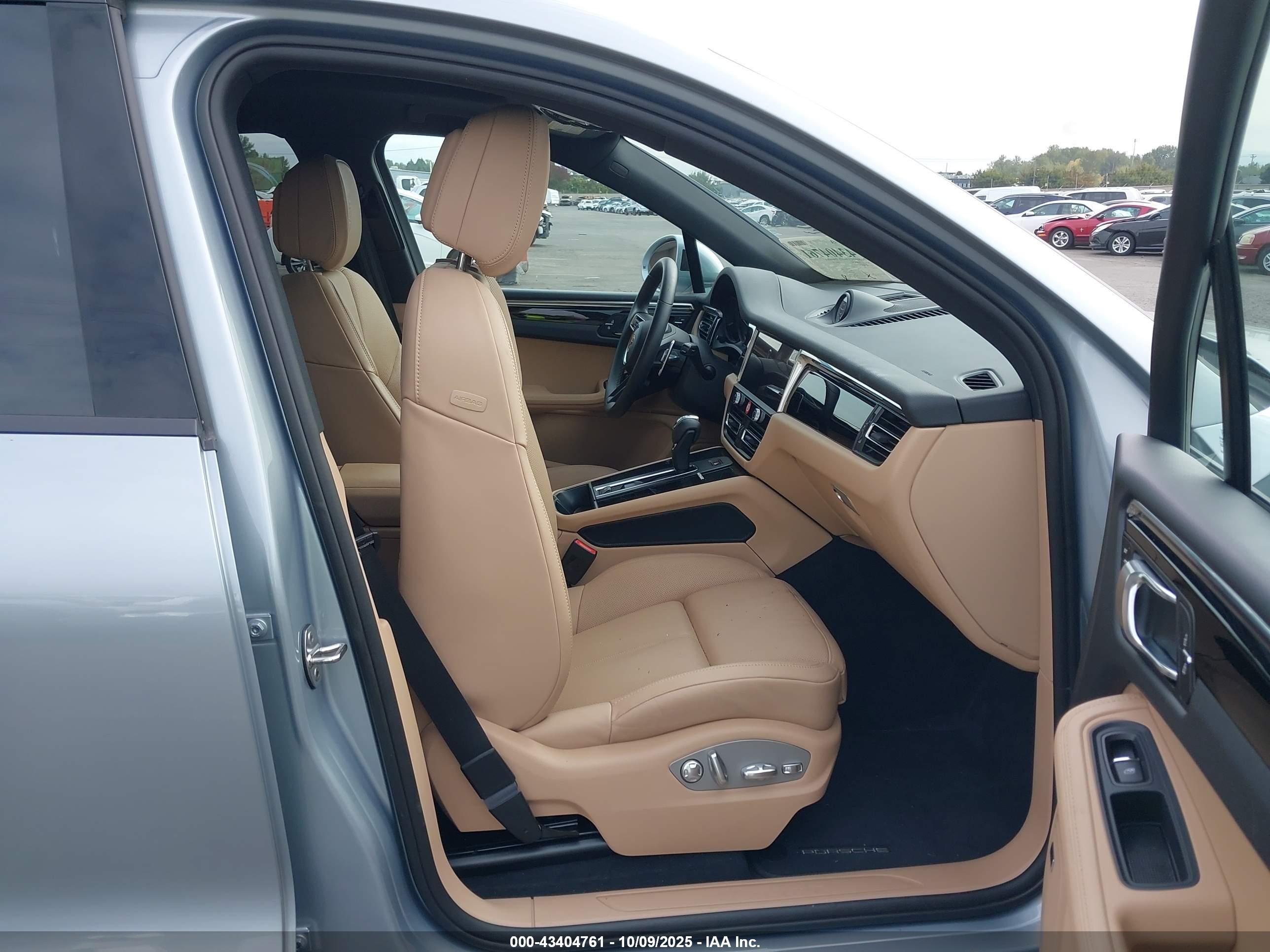PORSCHE MACAN image 5
