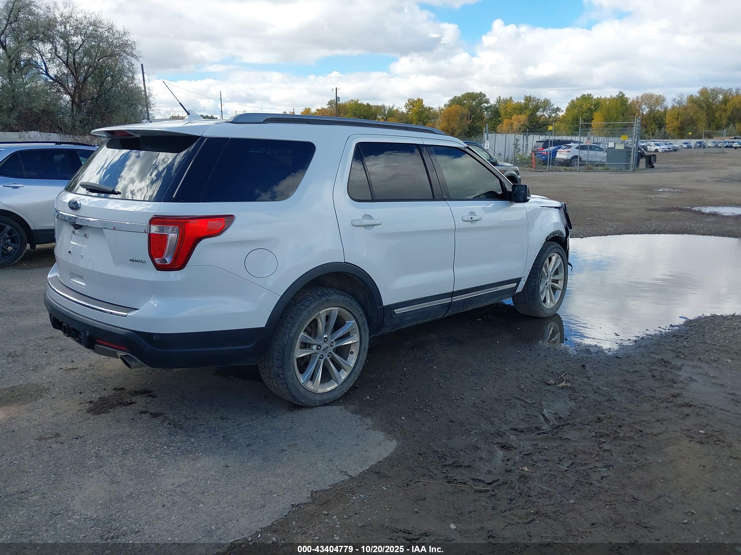 FORD EXPLORER image 4