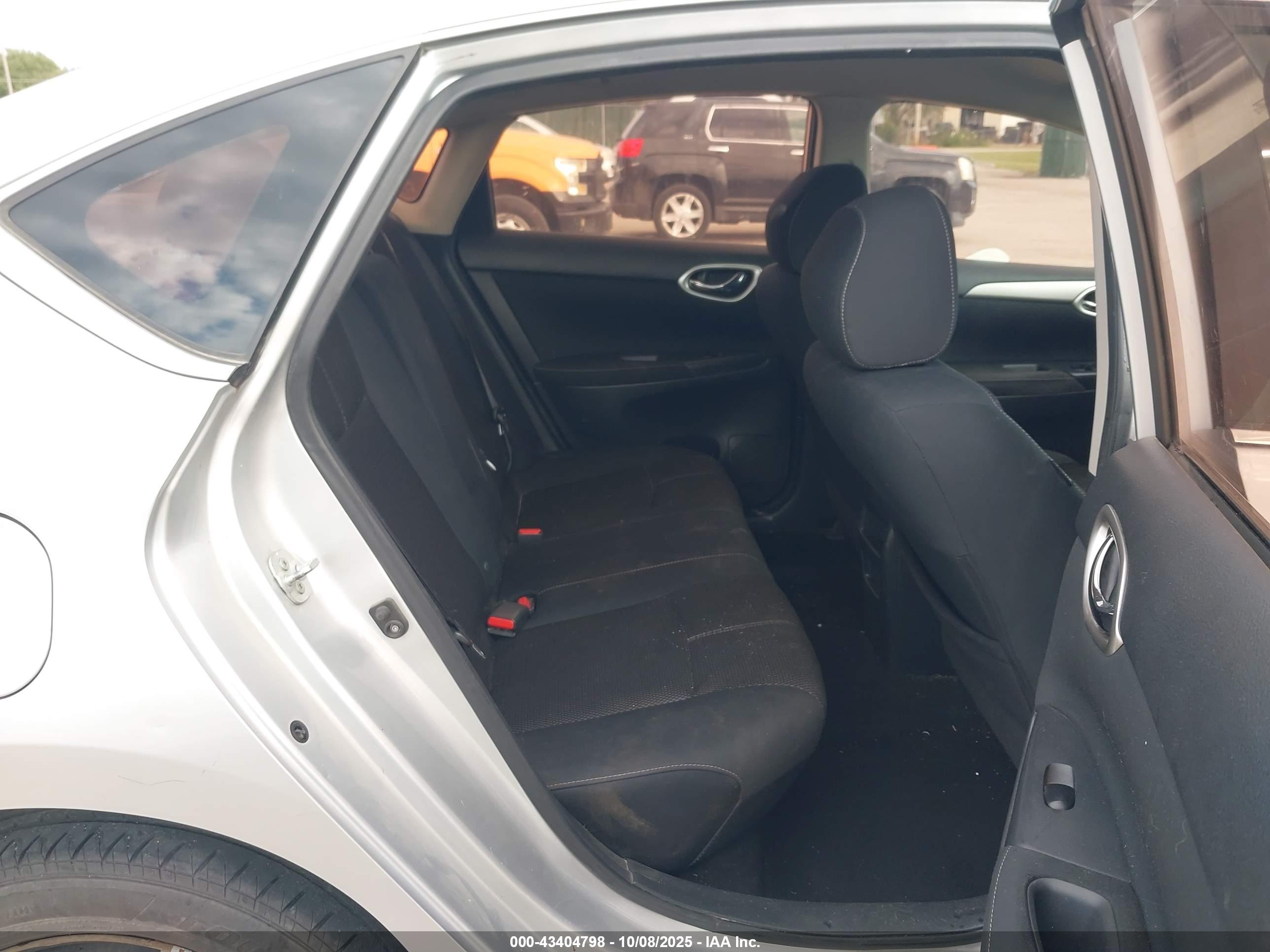 NISSAN SENTRA image 8