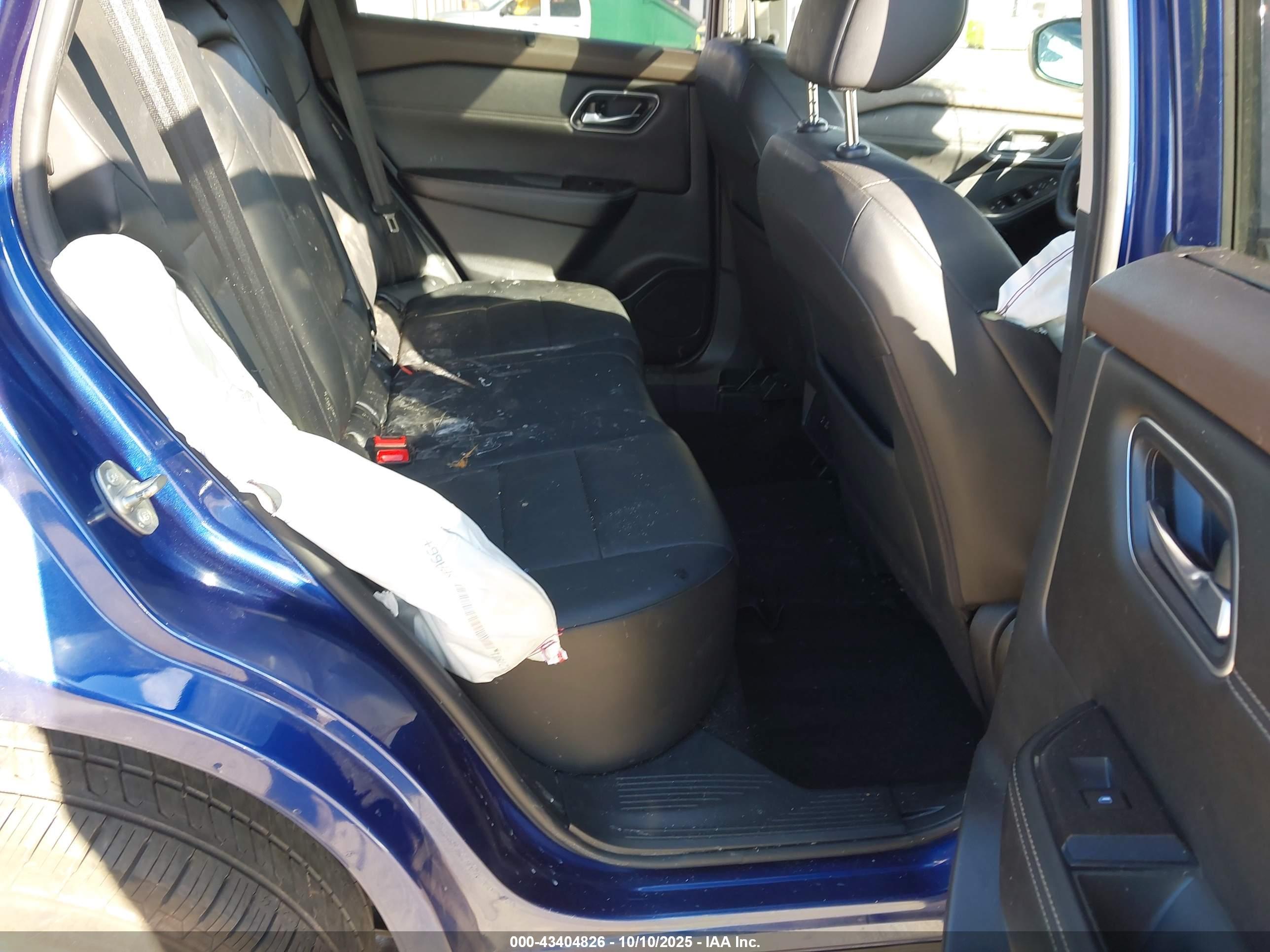 NISSAN ROGUE image 8