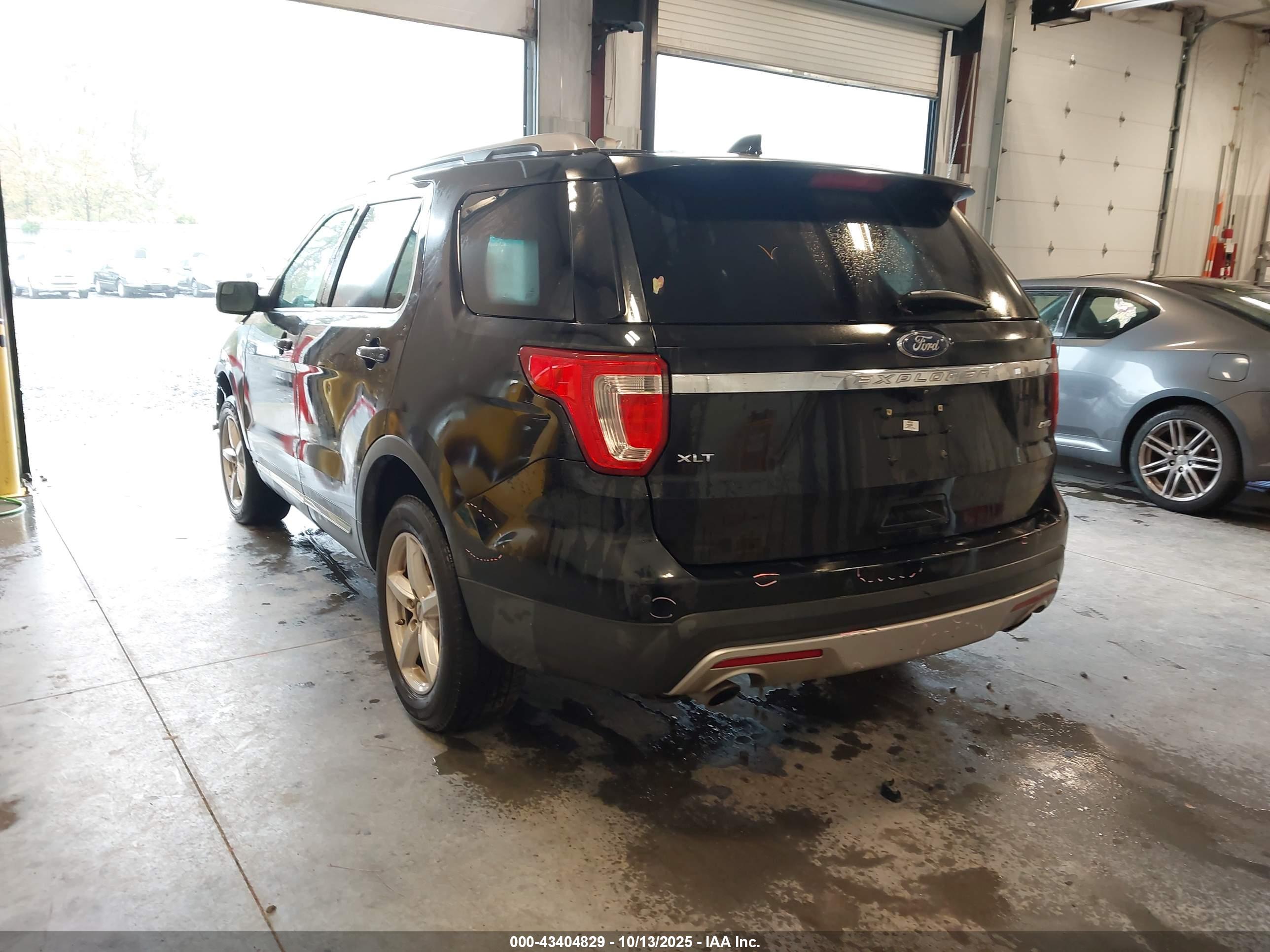 FORD EXPLORER image 3