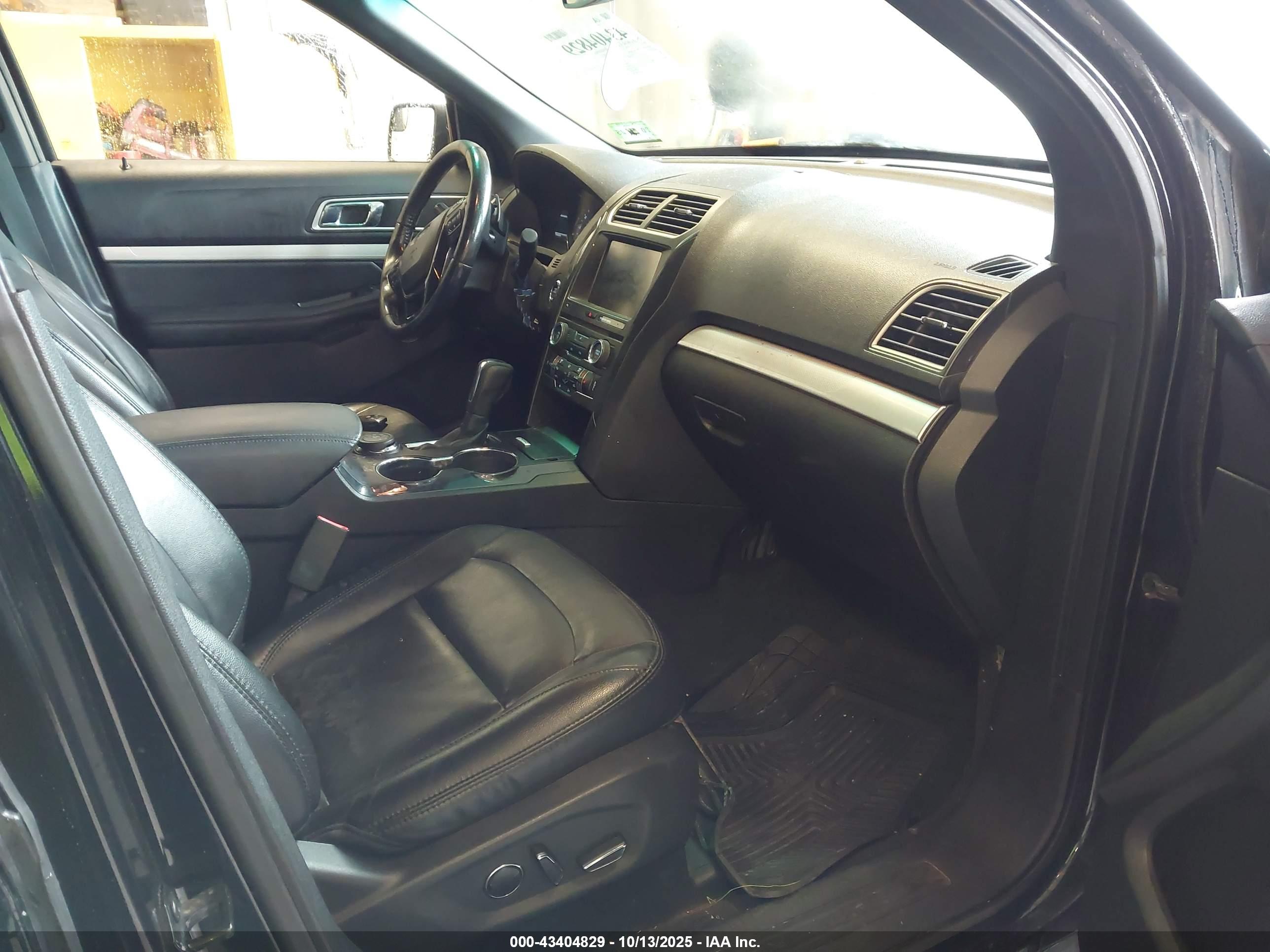 FORD EXPLORER image 5