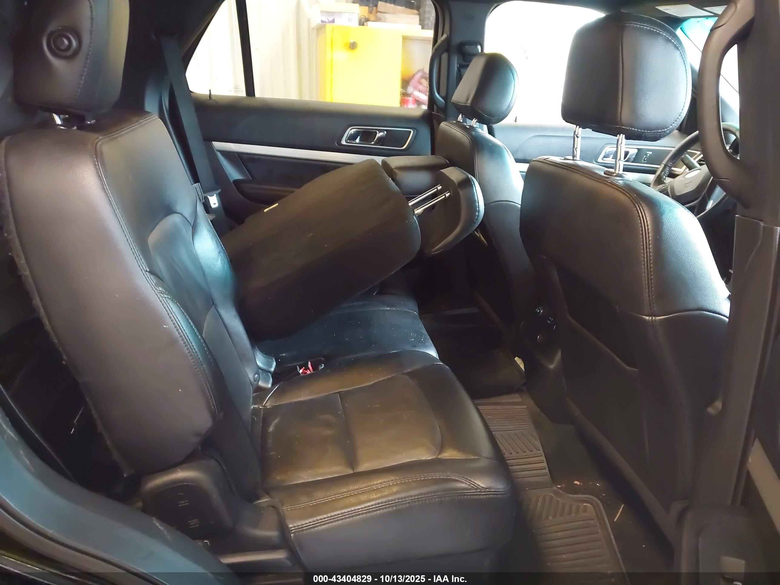 FORD EXPLORER image 8