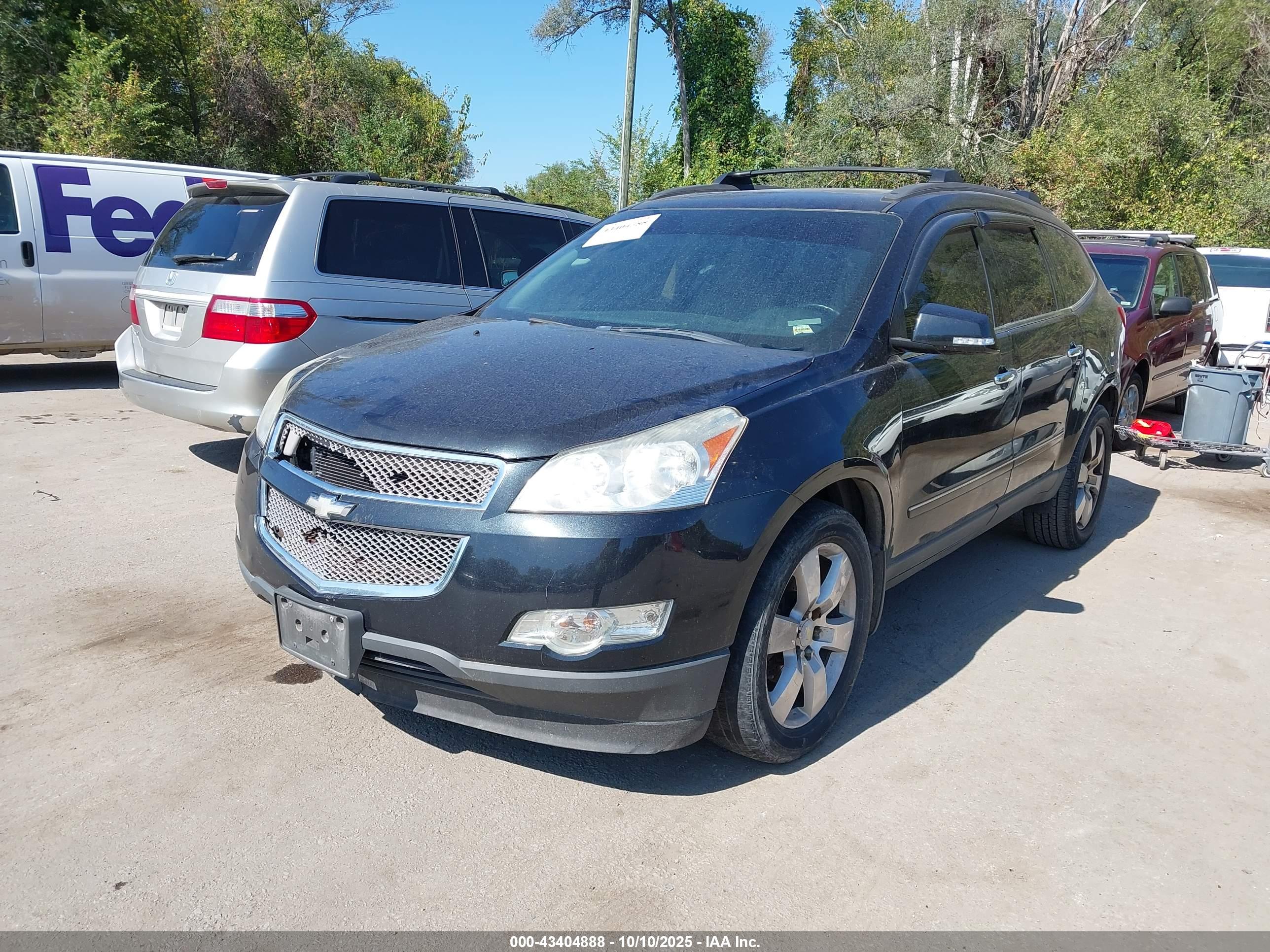 CHEVROLET TRAVERSE image 2