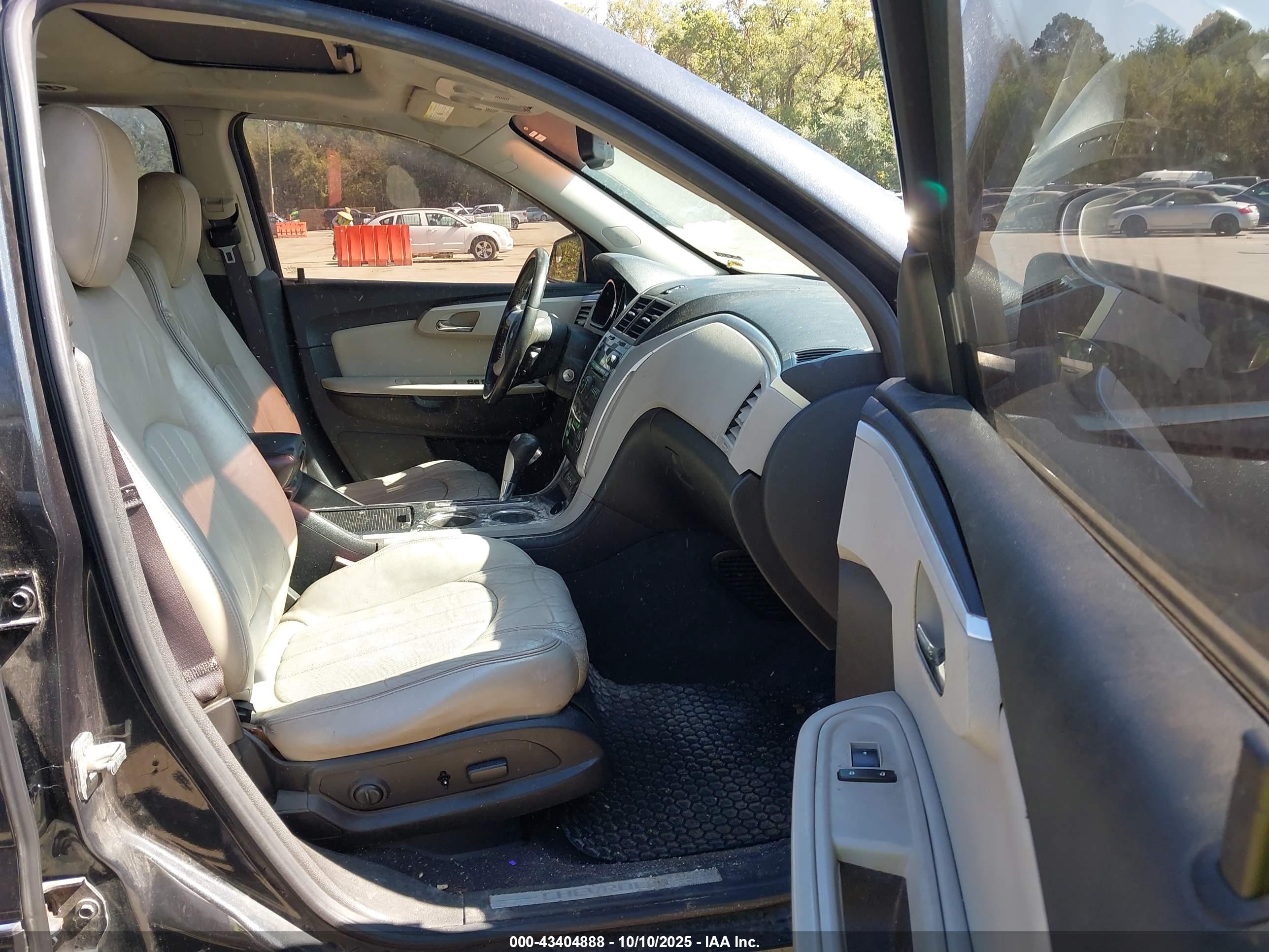 CHEVROLET TRAVERSE image 5