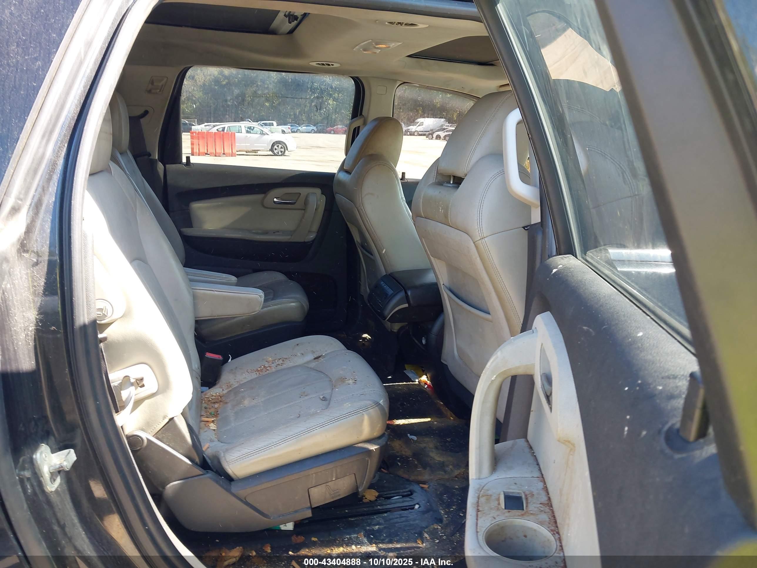 CHEVROLET TRAVERSE image 8