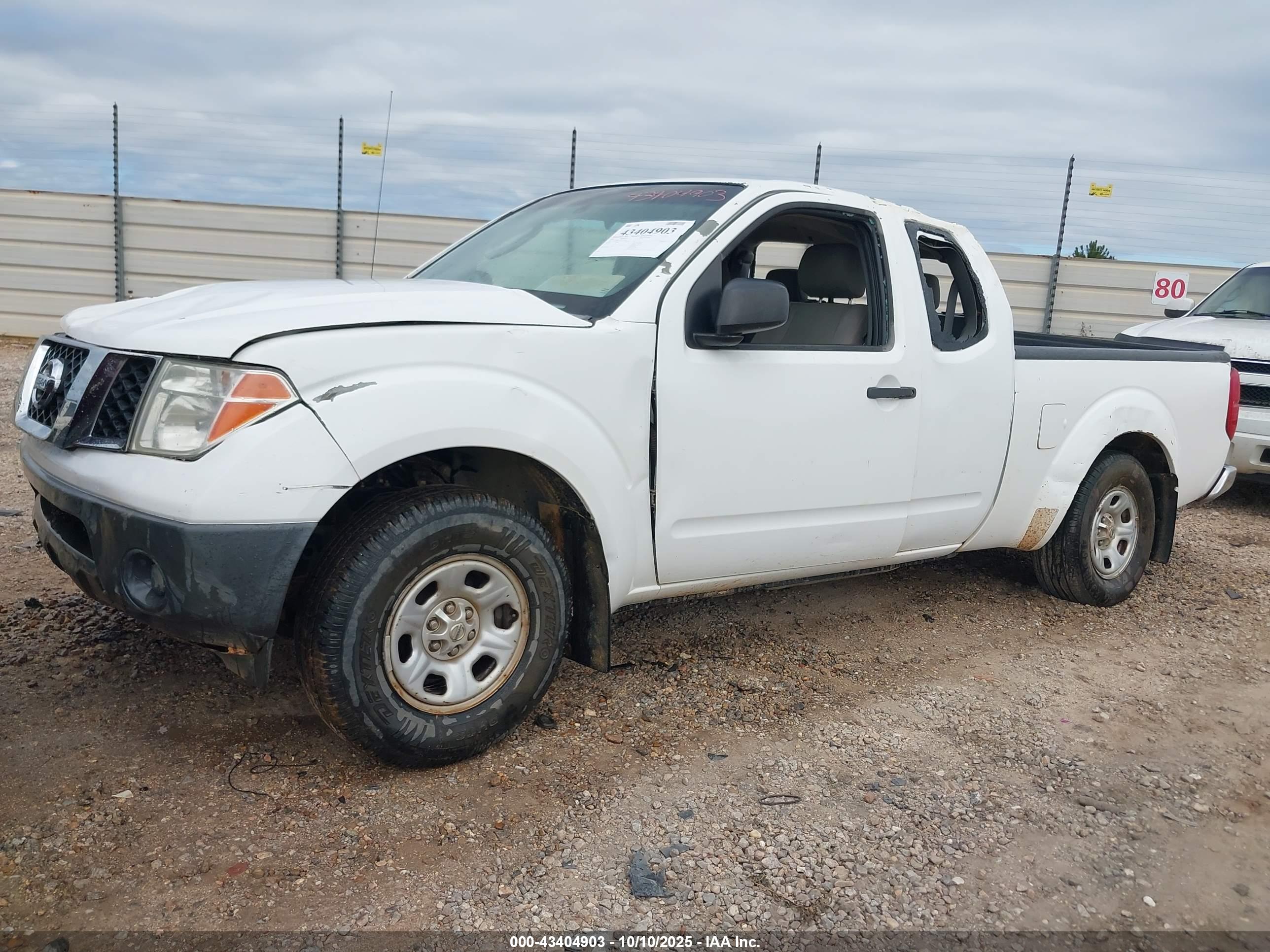NISSAN FRONTIER image 2