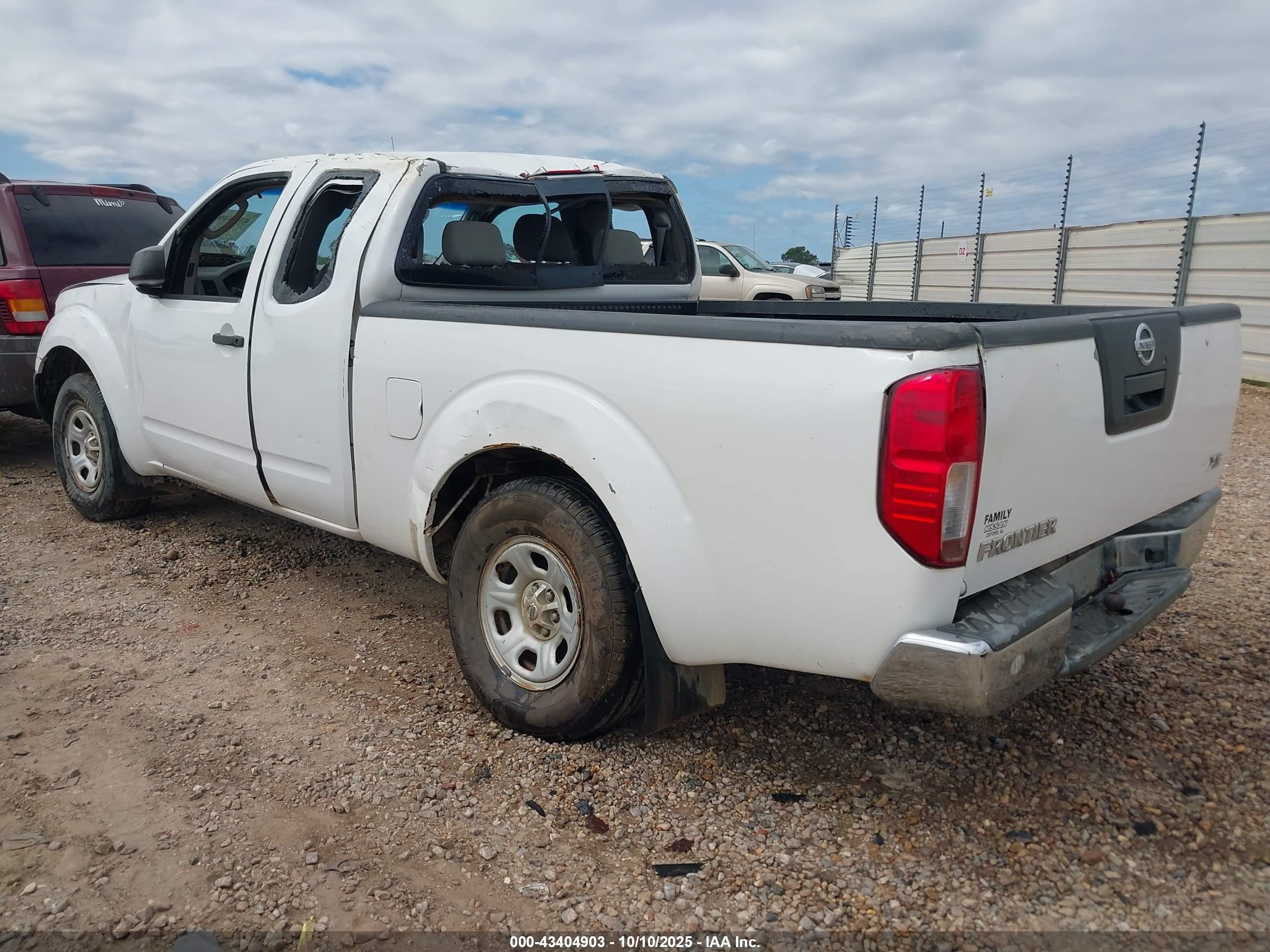 NISSAN FRONTIER image 3