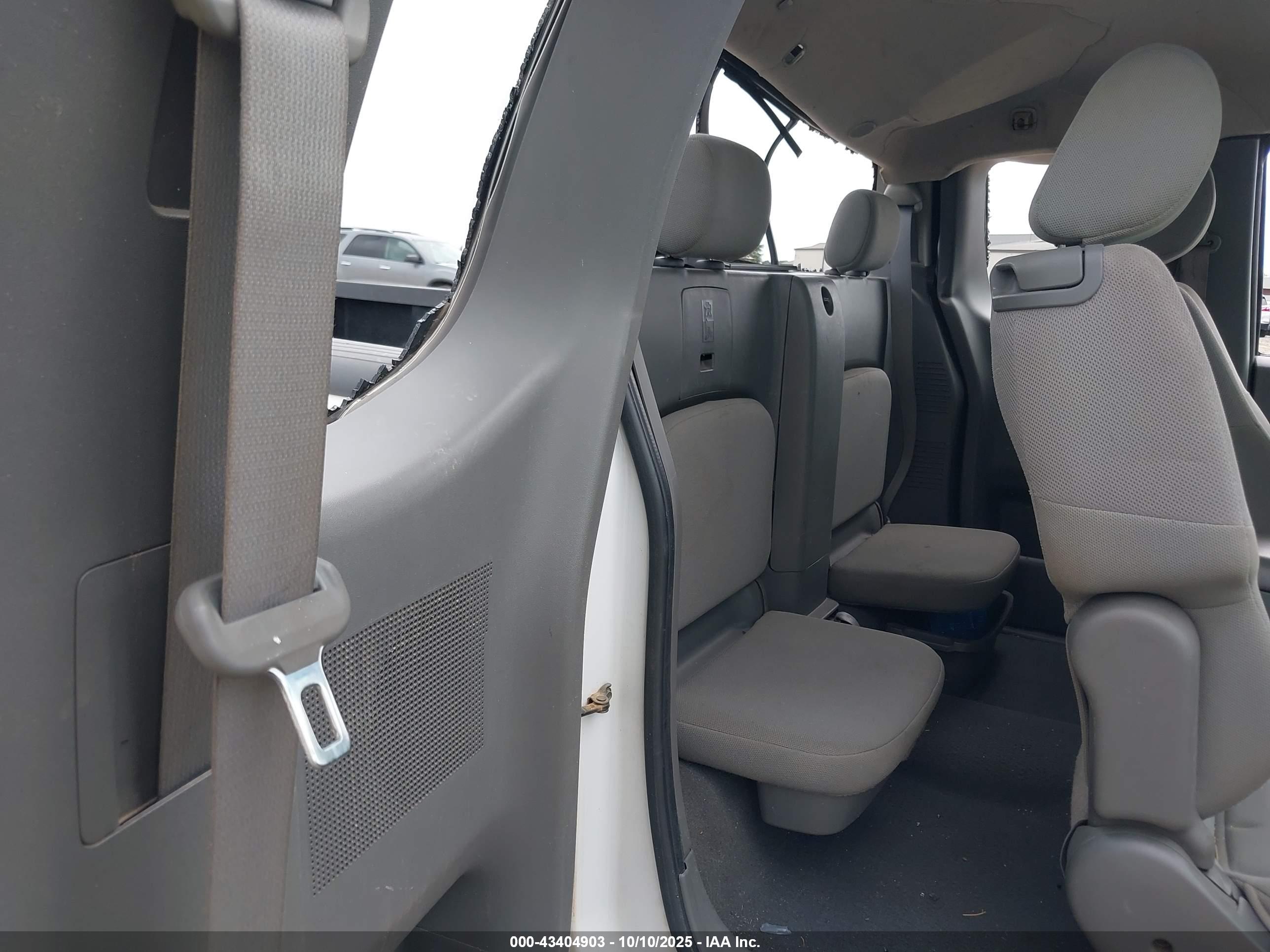 NISSAN FRONTIER image 8