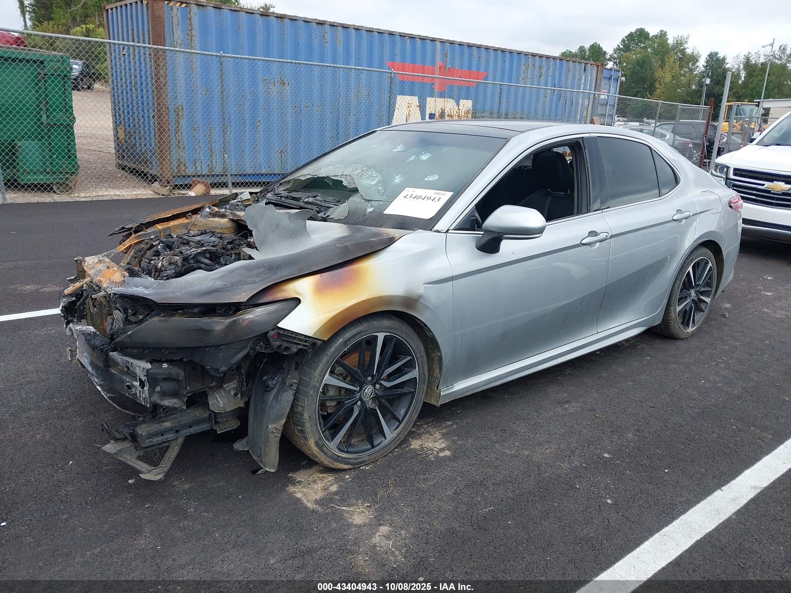 TOYOTA CAMRY image 2