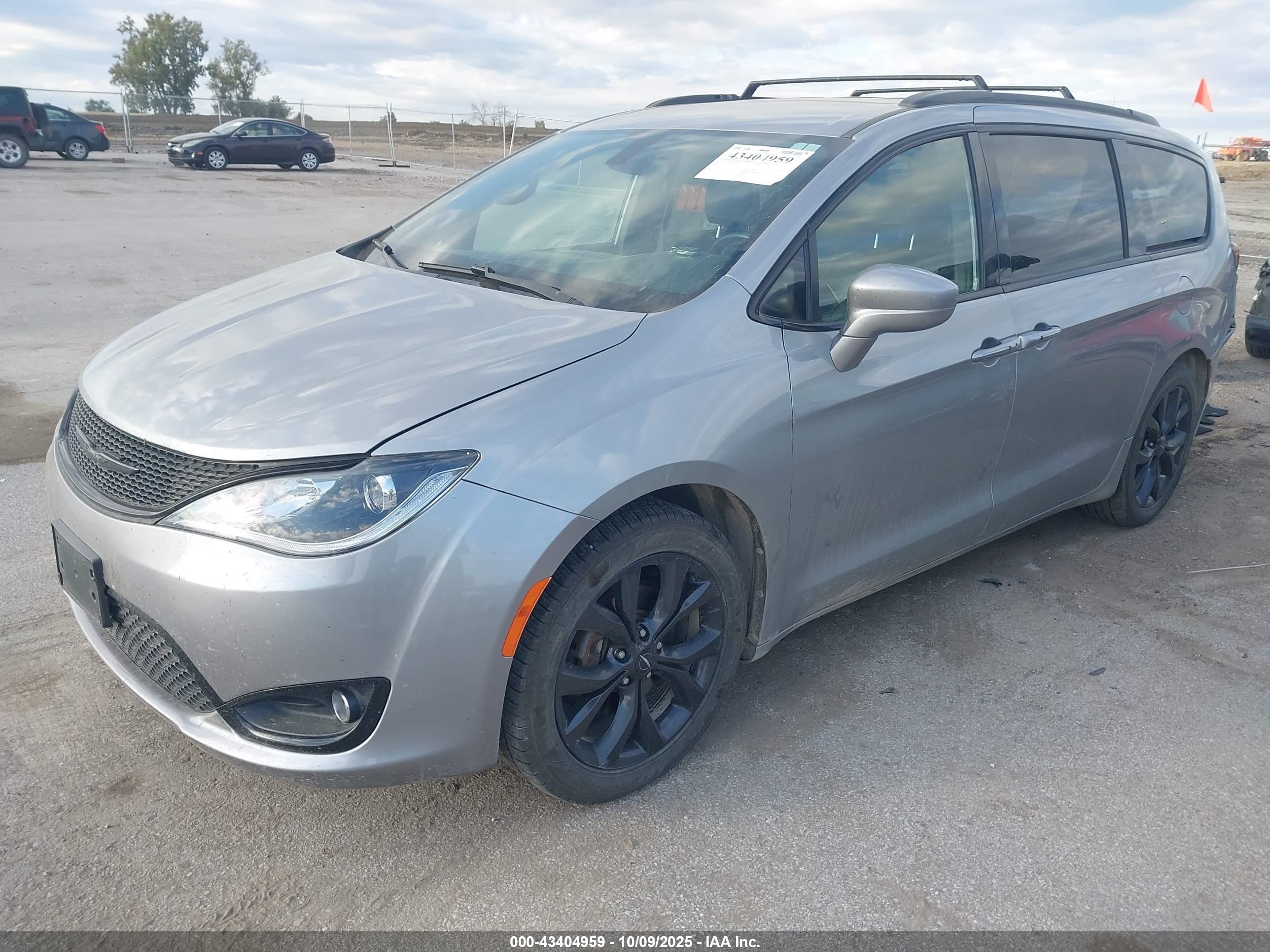 CHRYSLER PACIFICA image 2