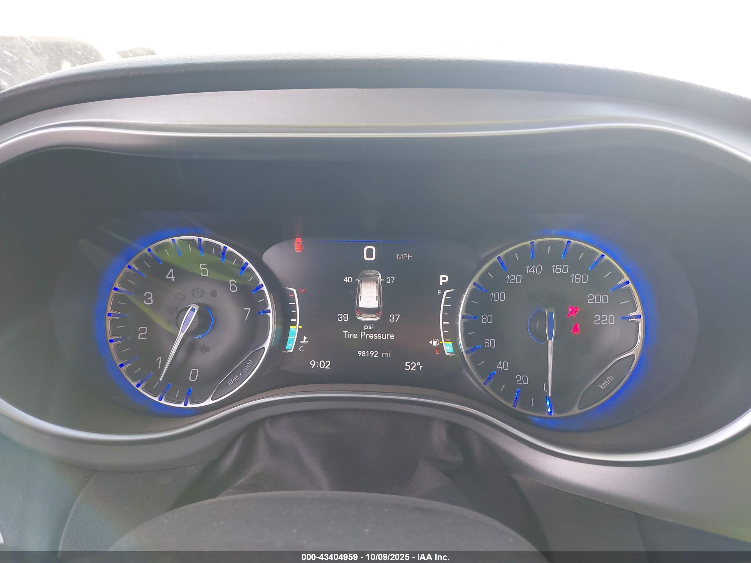 CHRYSLER PACIFICA image 7
