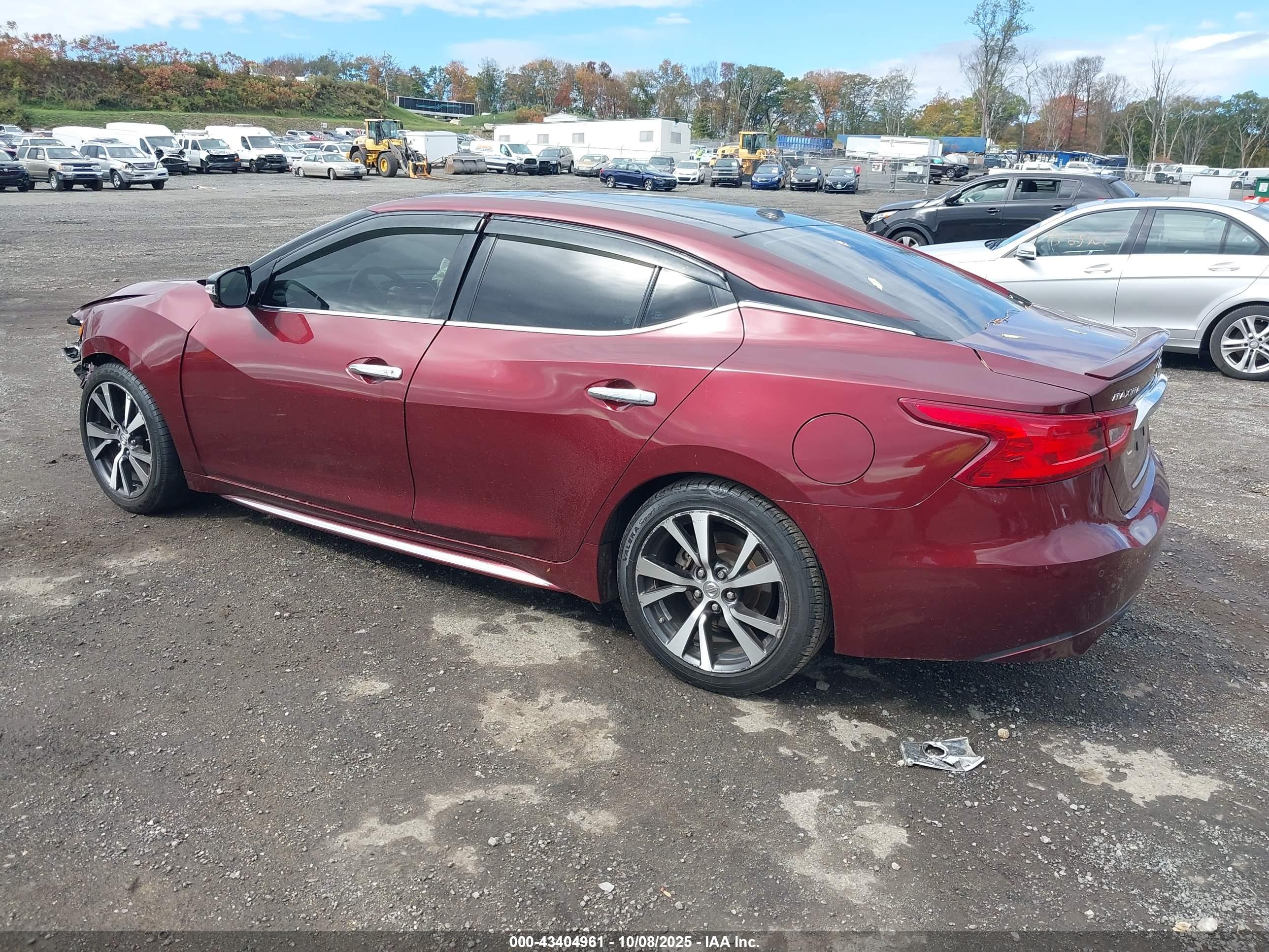 NISSAN MAXIMA image 3