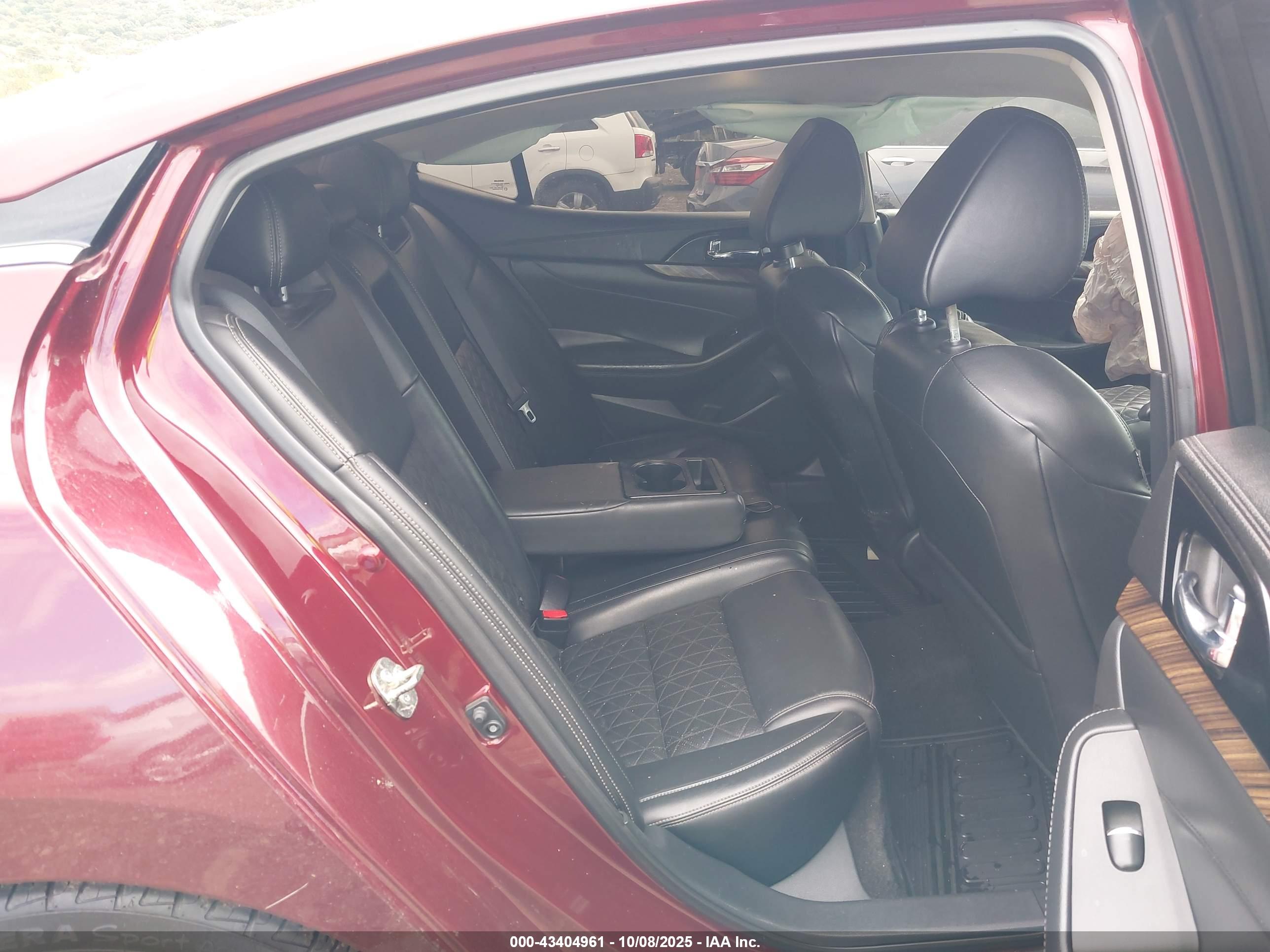 NISSAN MAXIMA image 8