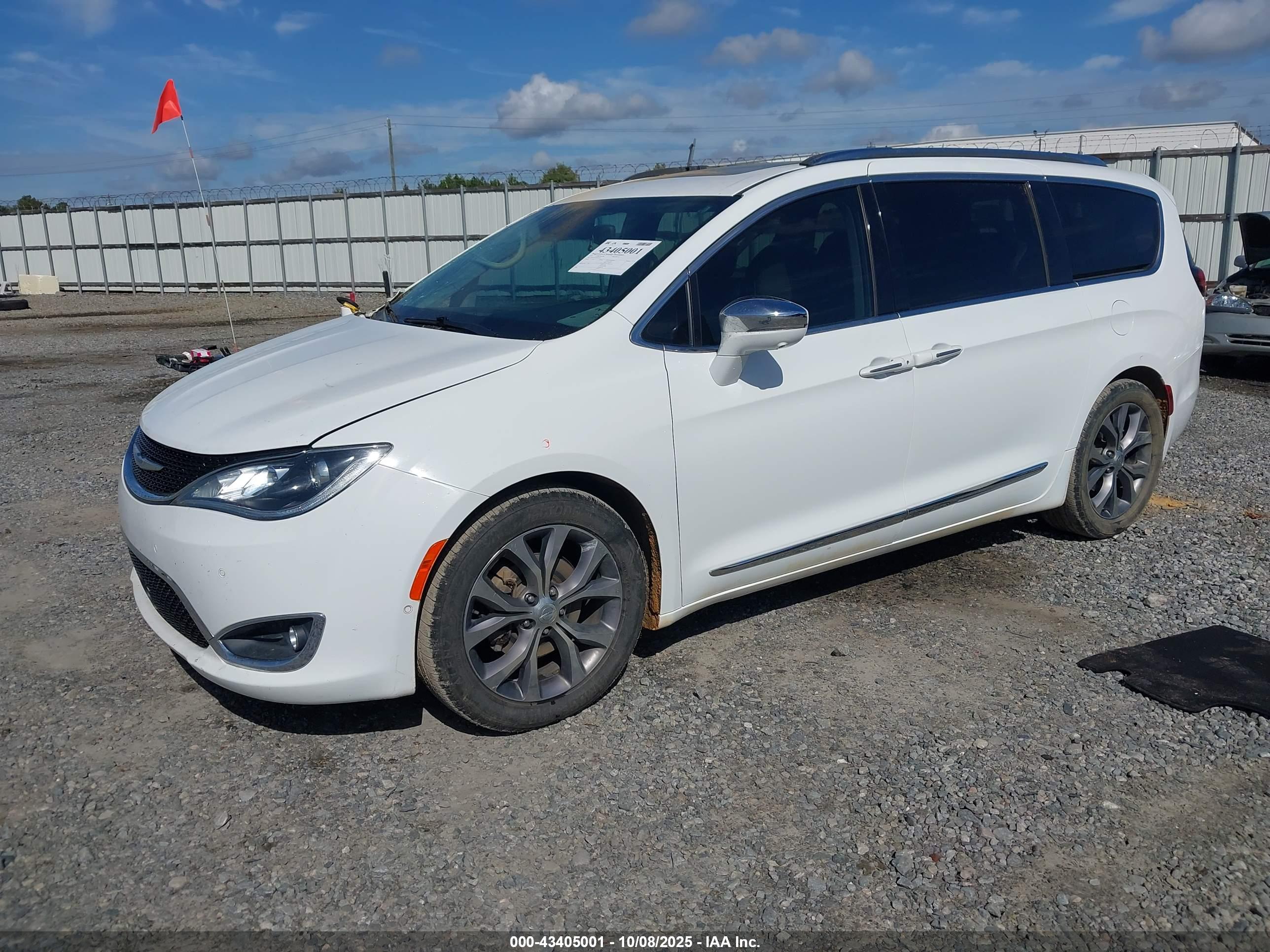 CHRYSLER PACIFICA image 2