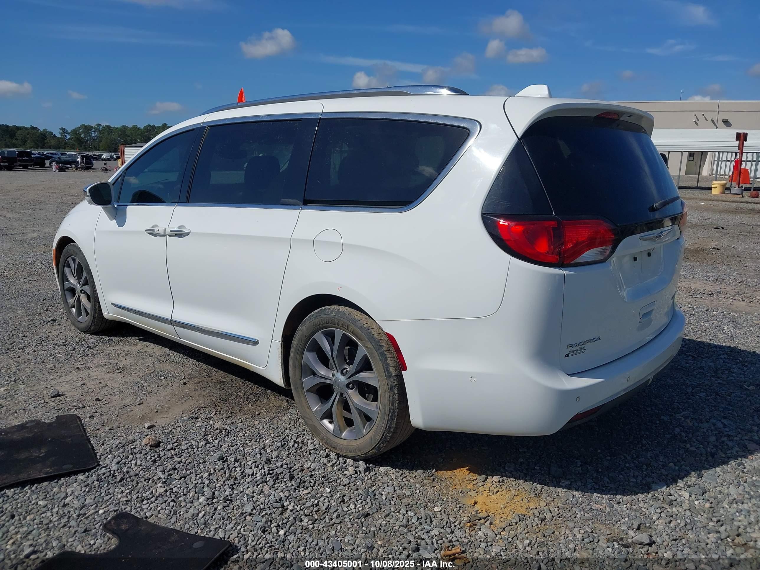 CHRYSLER PACIFICA image 3